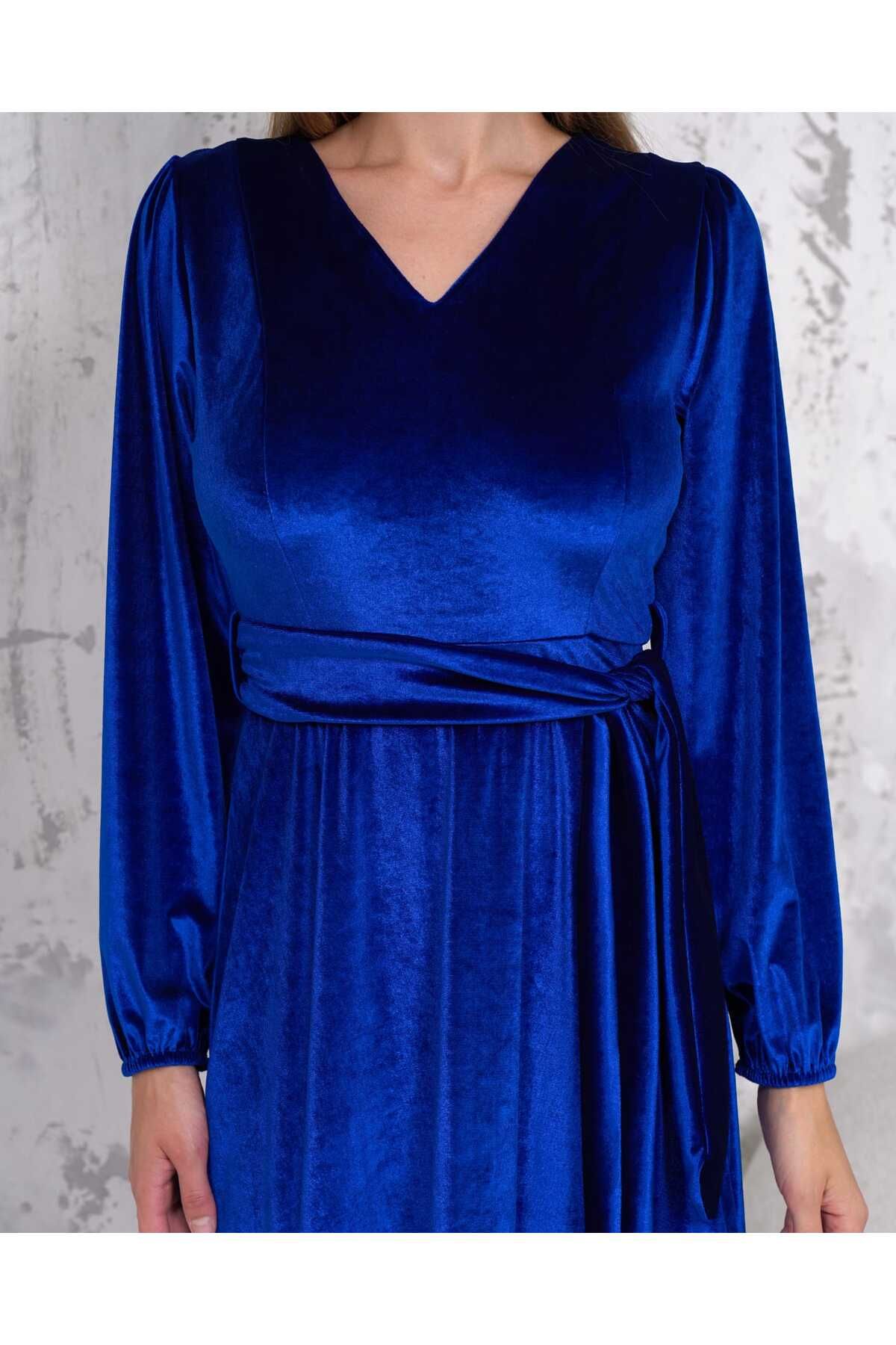 V Yaka Kloş Midi Boy Kadife Elbise