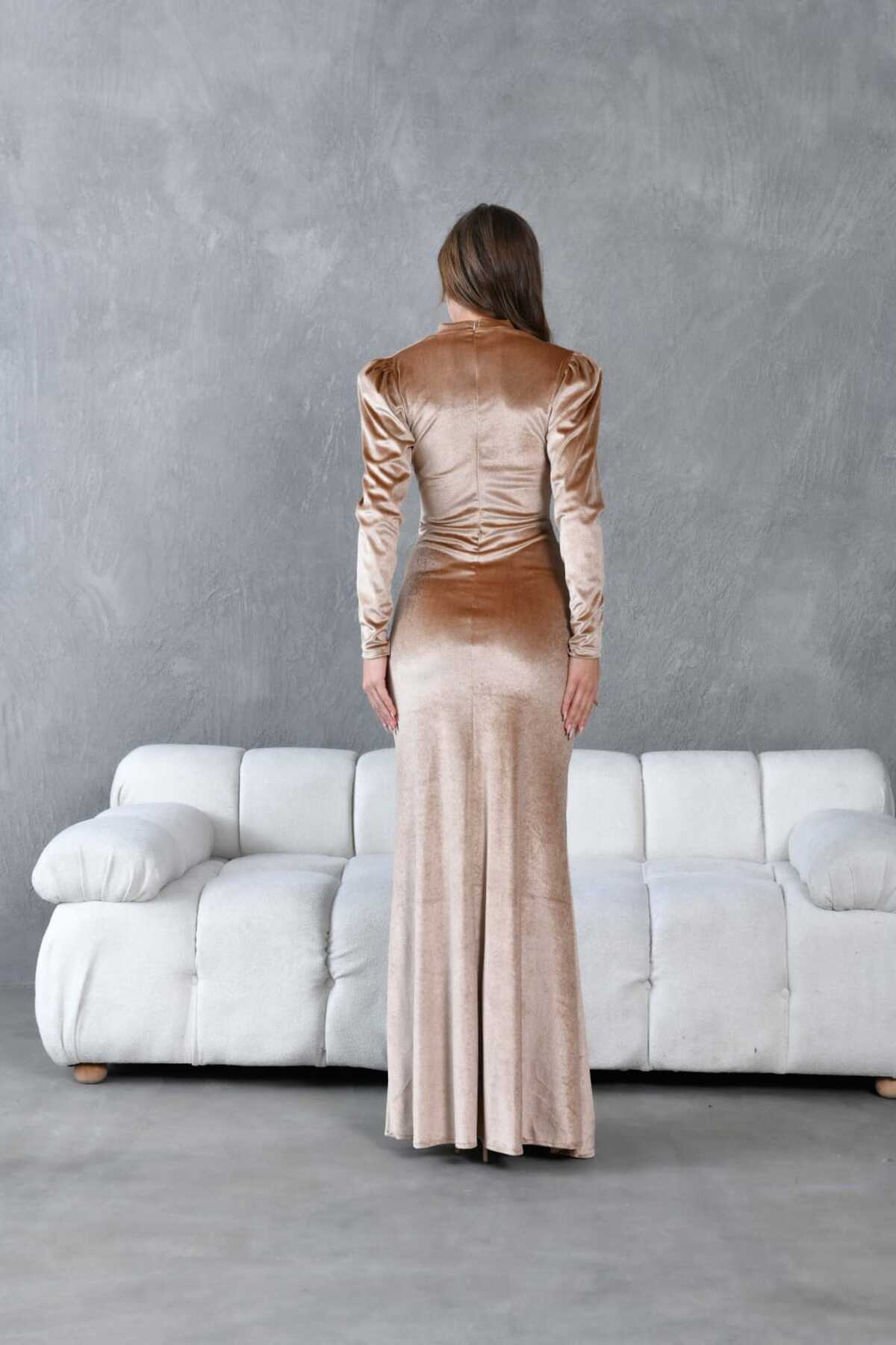 Yaka Dekolteli Kadife Abiye Elbise