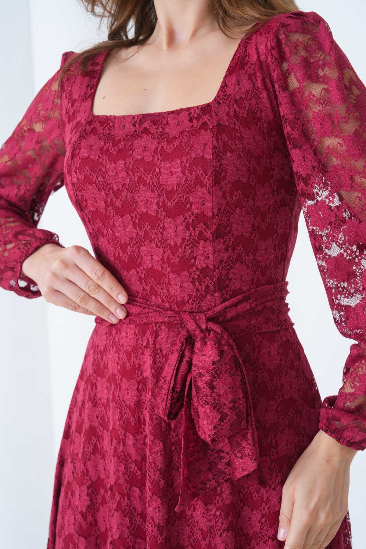 Kare Yaka Likralı Dantel Elbise