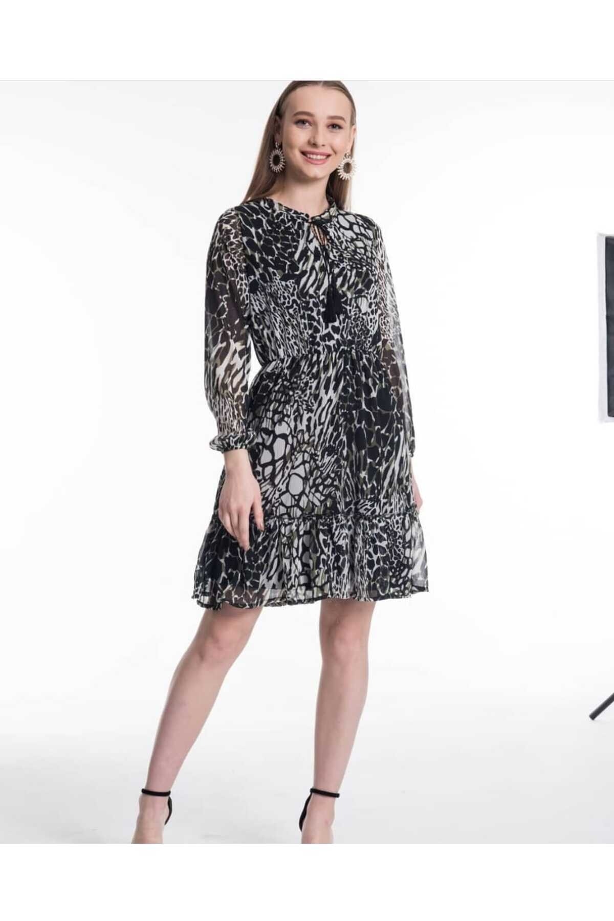 Önü Bağcıklı Kısa Elbise