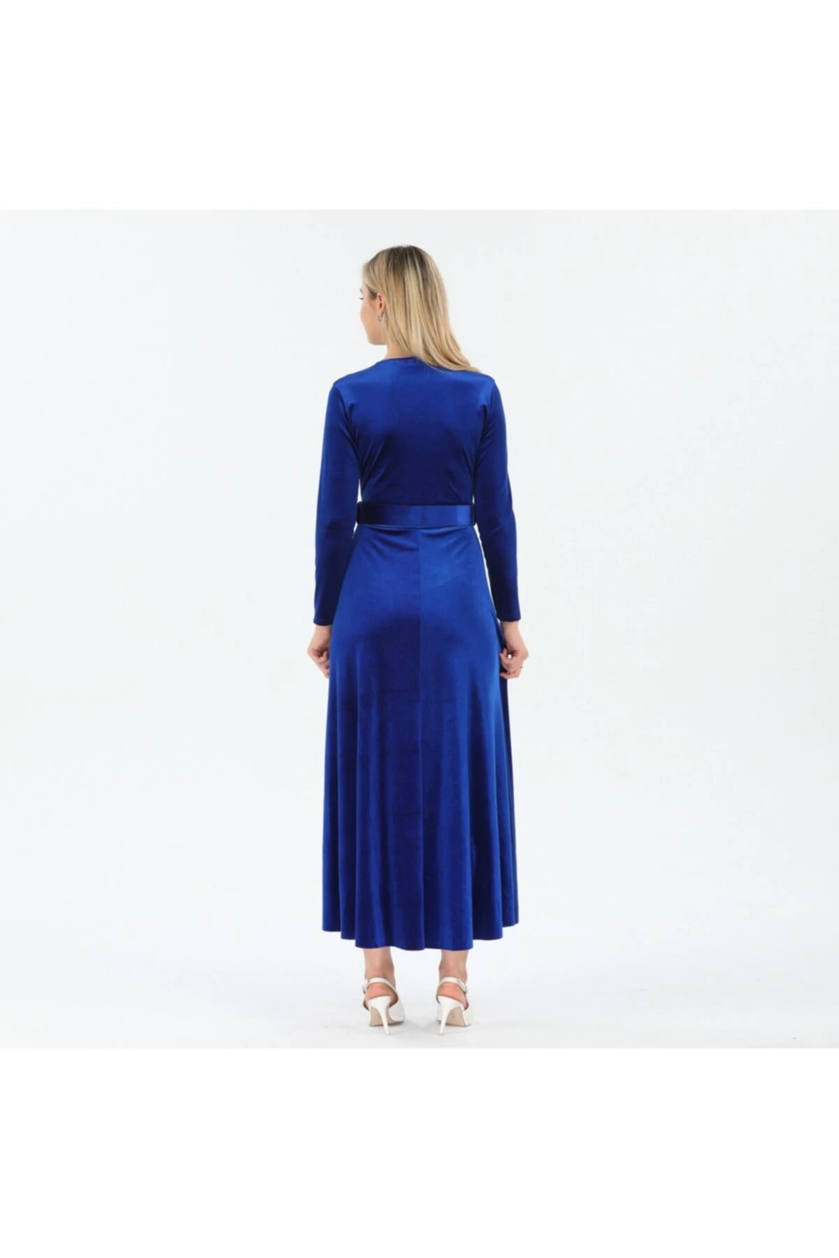 Uzun Kemerli Kadife Elbise