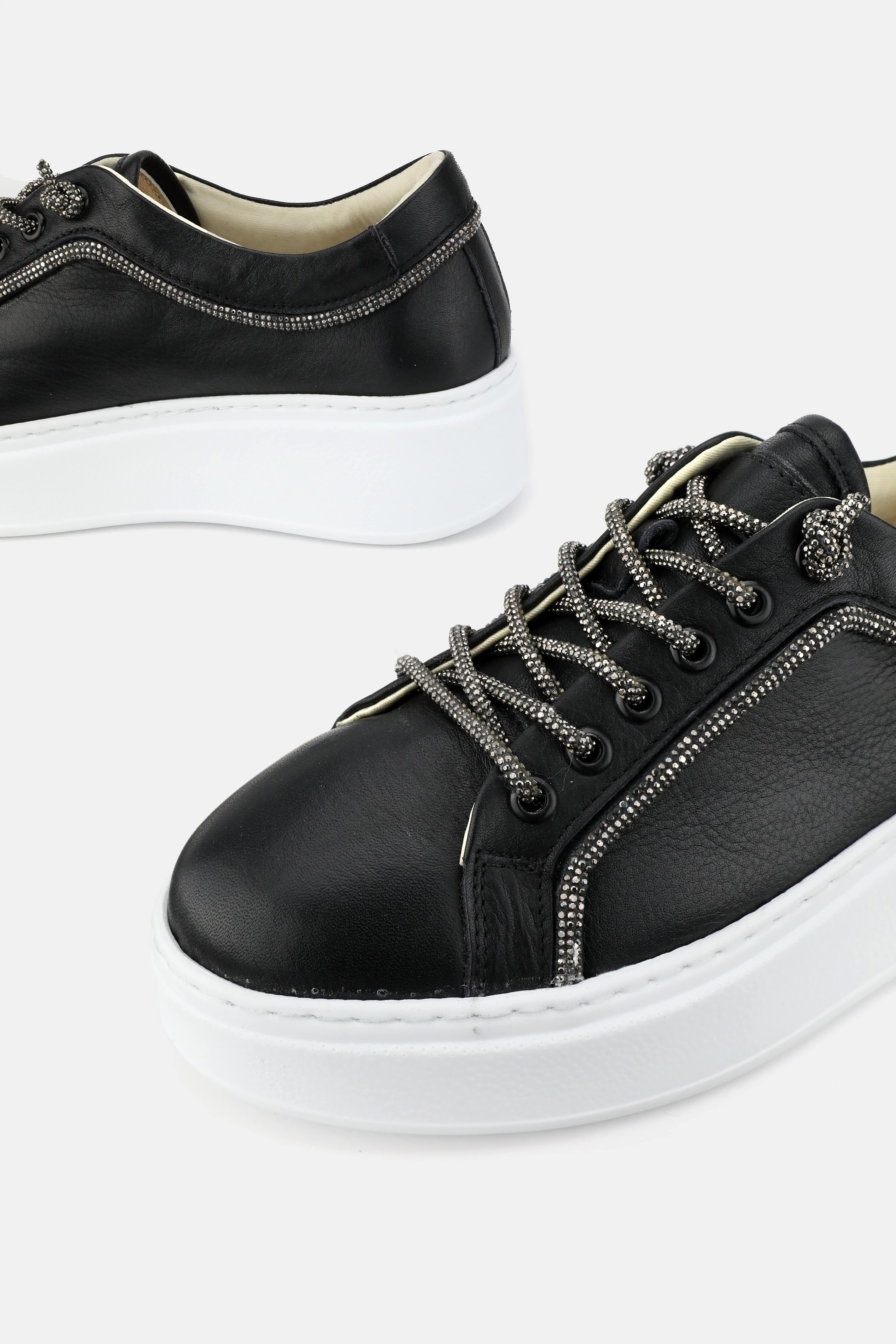 Tunaelli Siyah Deri Kadın Sneaker
