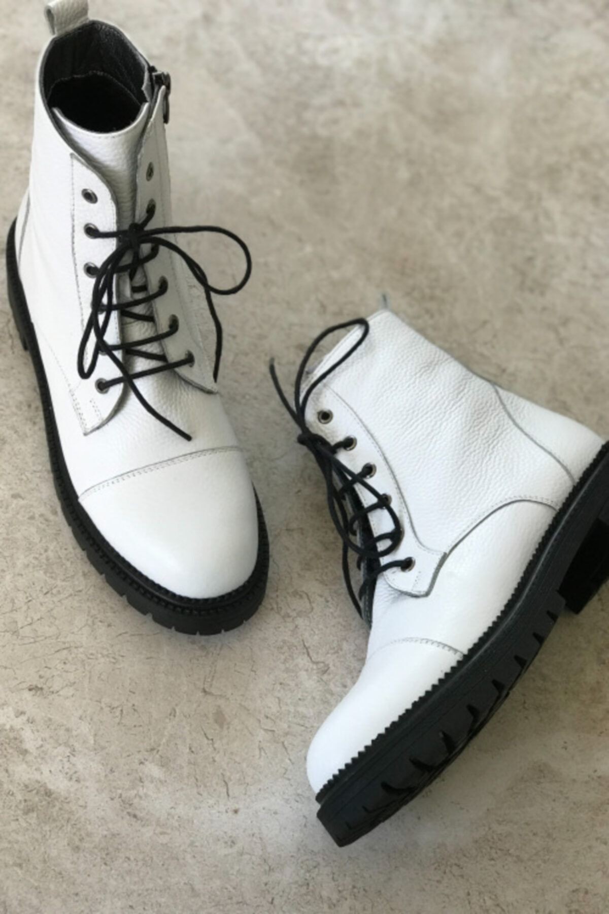 Kadın Beyaz Hakiki Deri Bağcıklı Bot & Bootie