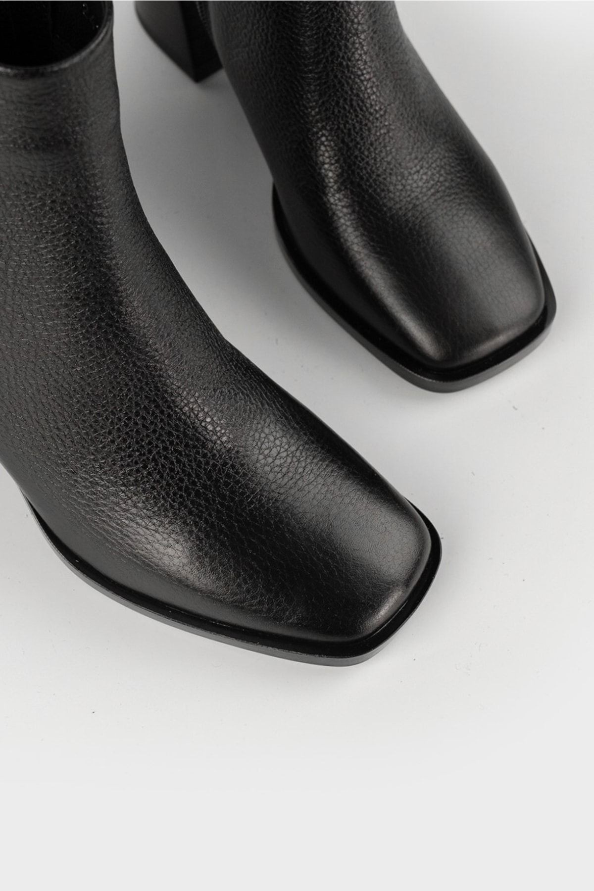 Kadın Siyah Hakiki Deri 35-40 Numara Bot & Bootie