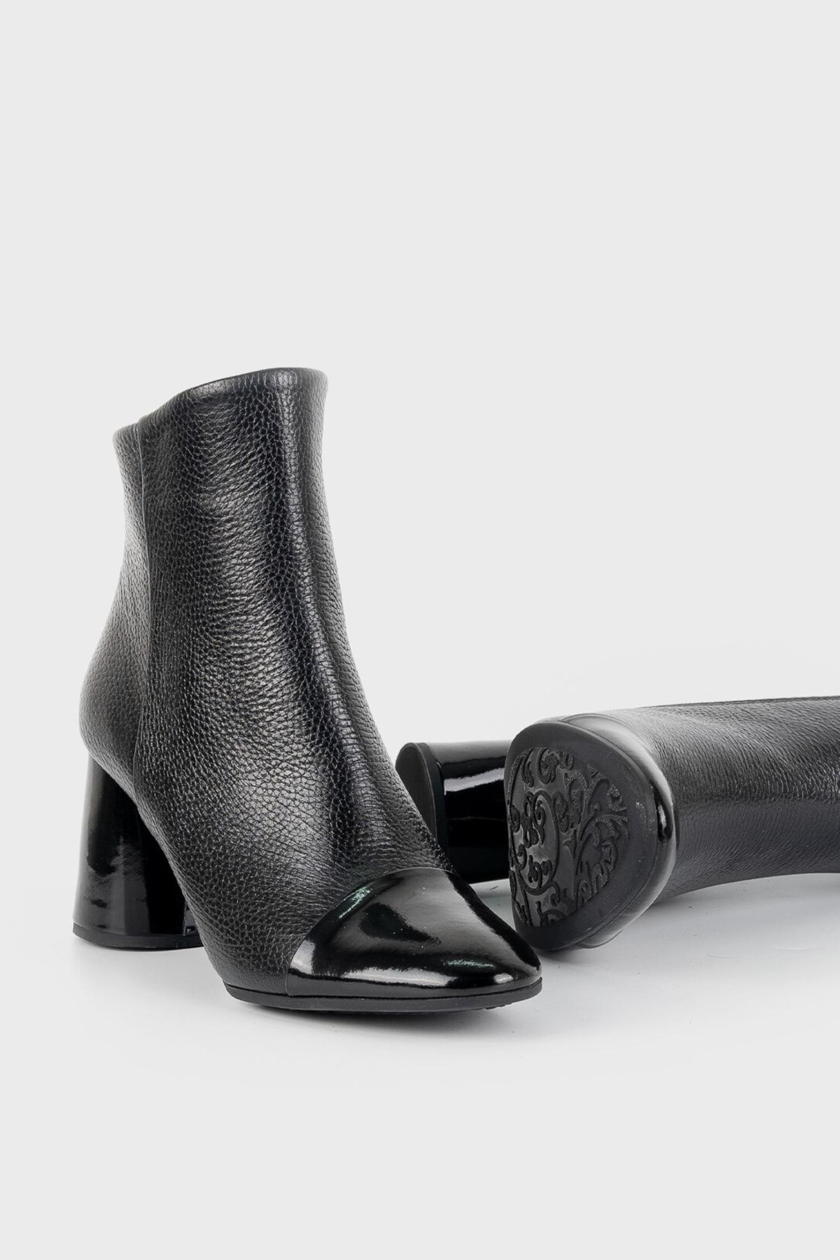 Kadın Siyah Hakiki Deri 35-40 Numara Bot & Bootie