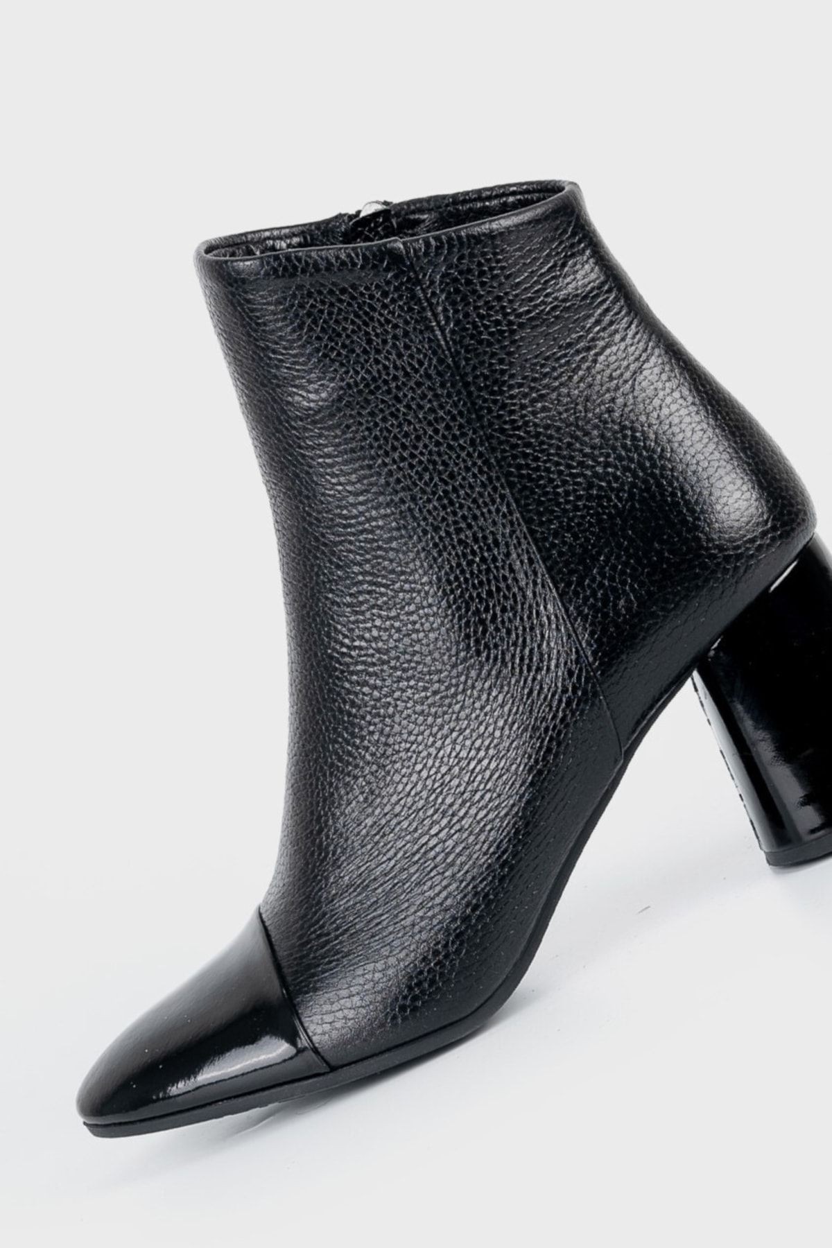 Kadın Siyah Hakiki Deri 35-40 Numara Bot & Bootie