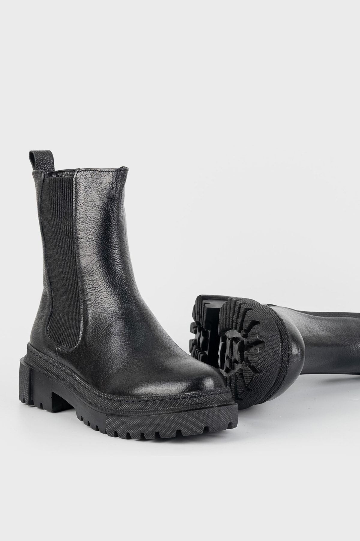 Kadın Siyah Hakiki Deri 35-41 Numara Bağcıklı Bot & Bootie