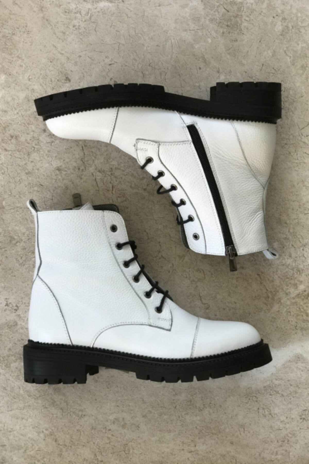 Kadın Beyaz Hakiki Deri Bağcıklı Bot & Bootie