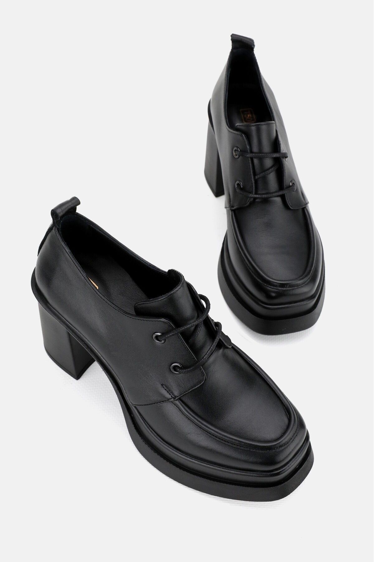 KADIN SİYAH HAKİKİ DOĞAL DERİ YÜKSEK TOPUKLU PLATFORMLU BAĞCIKLI AYAKKABI