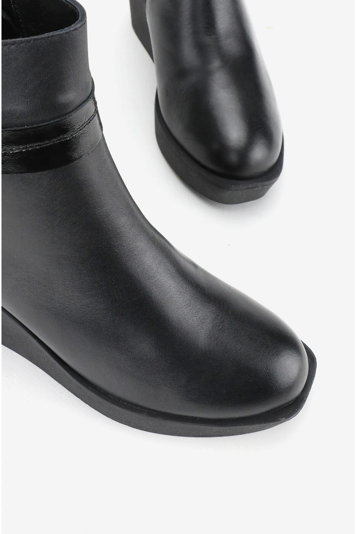 KADIN SİYAH HAKİKİ DERİ 36-41 NUMARA DOLGU ORTA TOPUKLU BİLEKTE BOT