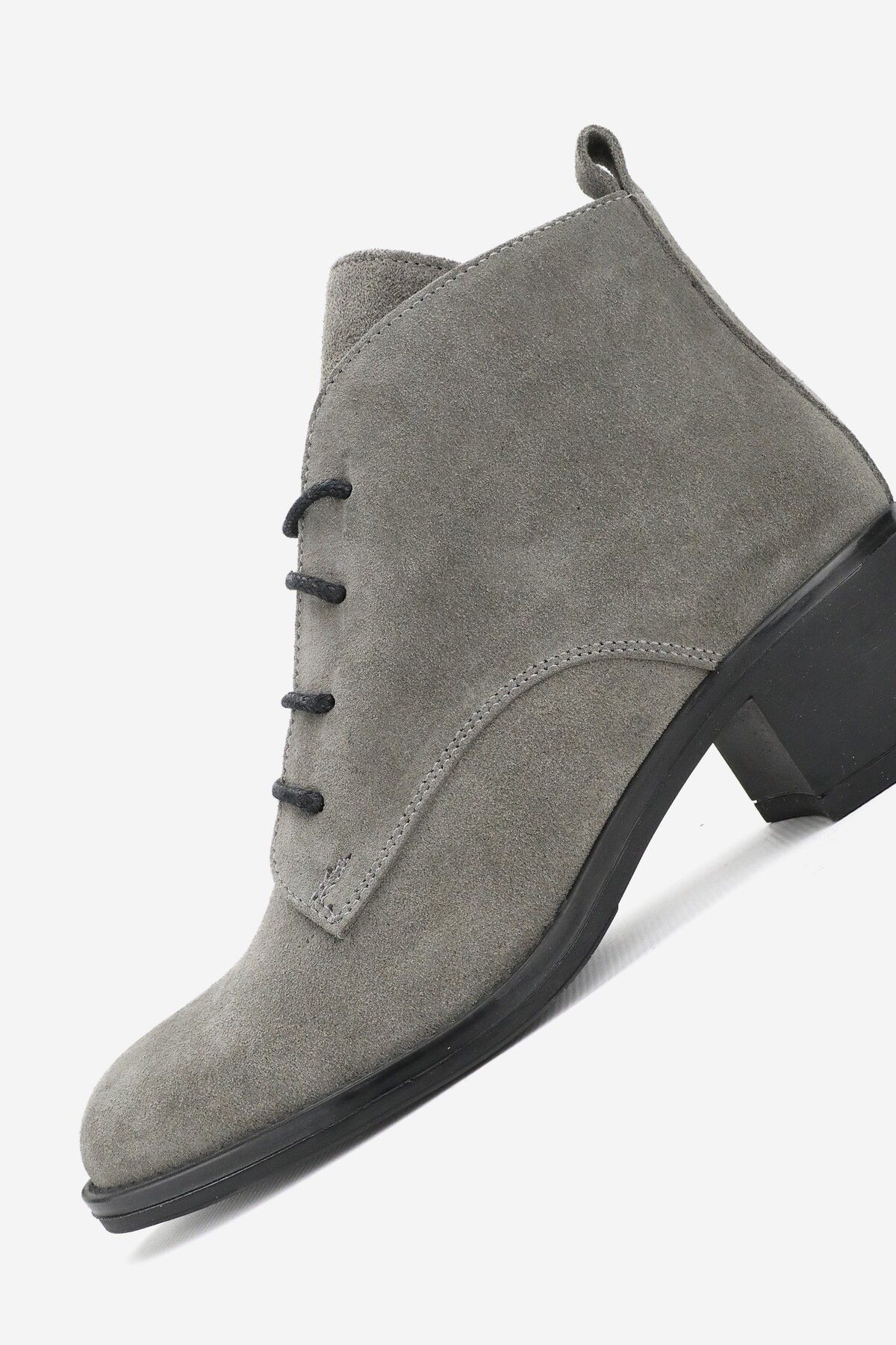 KADIN GRİ SÜET HAKİKİ DERİ 36-41 NUMARA KISA TOPUKLU BAĞCIKLI BOT & BOOTİE