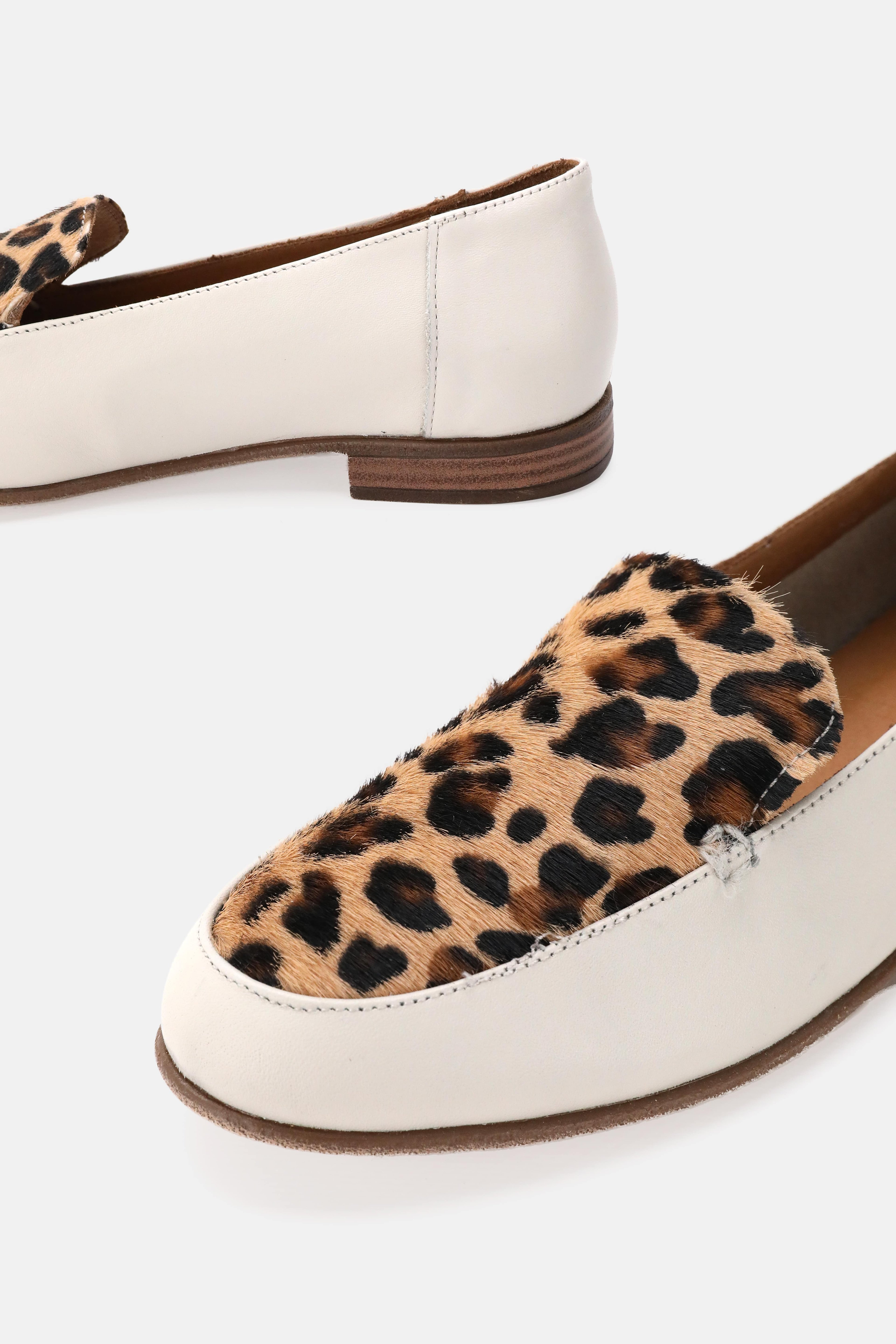 Tunaelli Açık Renk Deri Leopar Detaylı Loafer