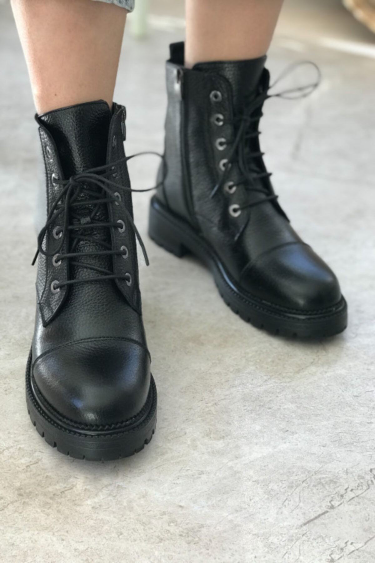Kadın Siyah Hakiki Deri Bağcıklı Bot & Bootie