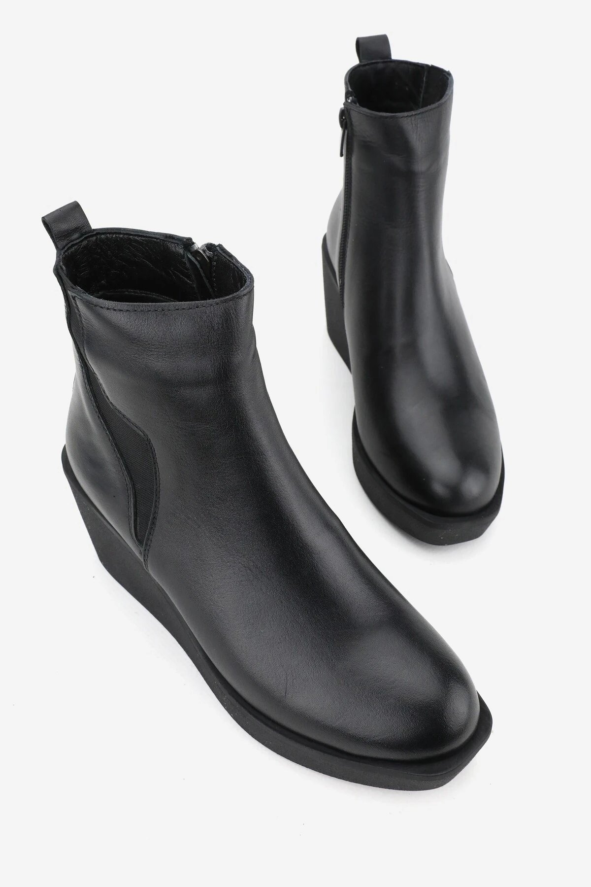 KADIN SİYAH HAKİKİ DERİ 36-41 NUMARA DOLGU ORTA TOPUKLU BİLEKTE LASTİKLİ BOT