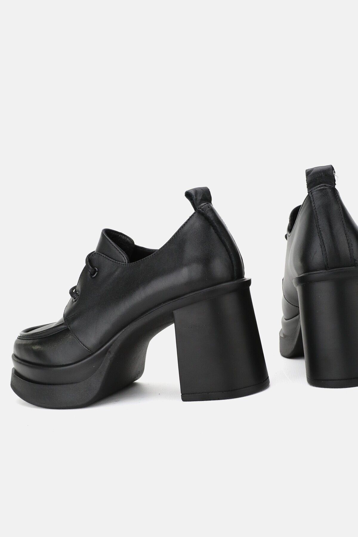 KADIN SİYAH HAKİKİ DOĞAL DERİ YÜKSEK TOPUKLU PLATFORMLU BAĞCIKLI AYAKKABI