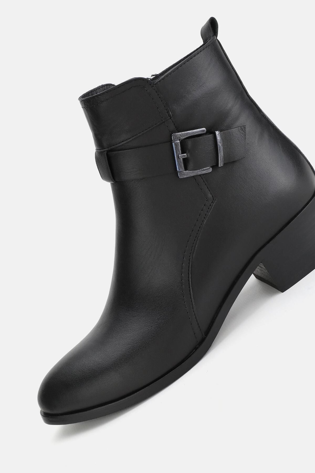 Kadın Siyah Hakiki Deri 35-41 Numara Kısa Topuklu Bot & Bootie