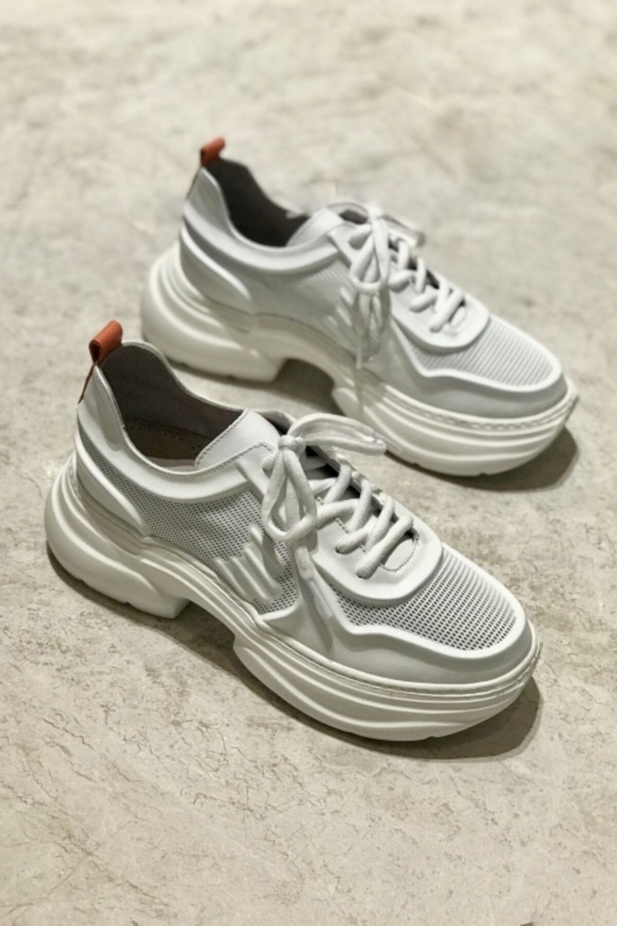 Kadın Beyaz Deri Sneaker Bağcıklı Ayakkabı