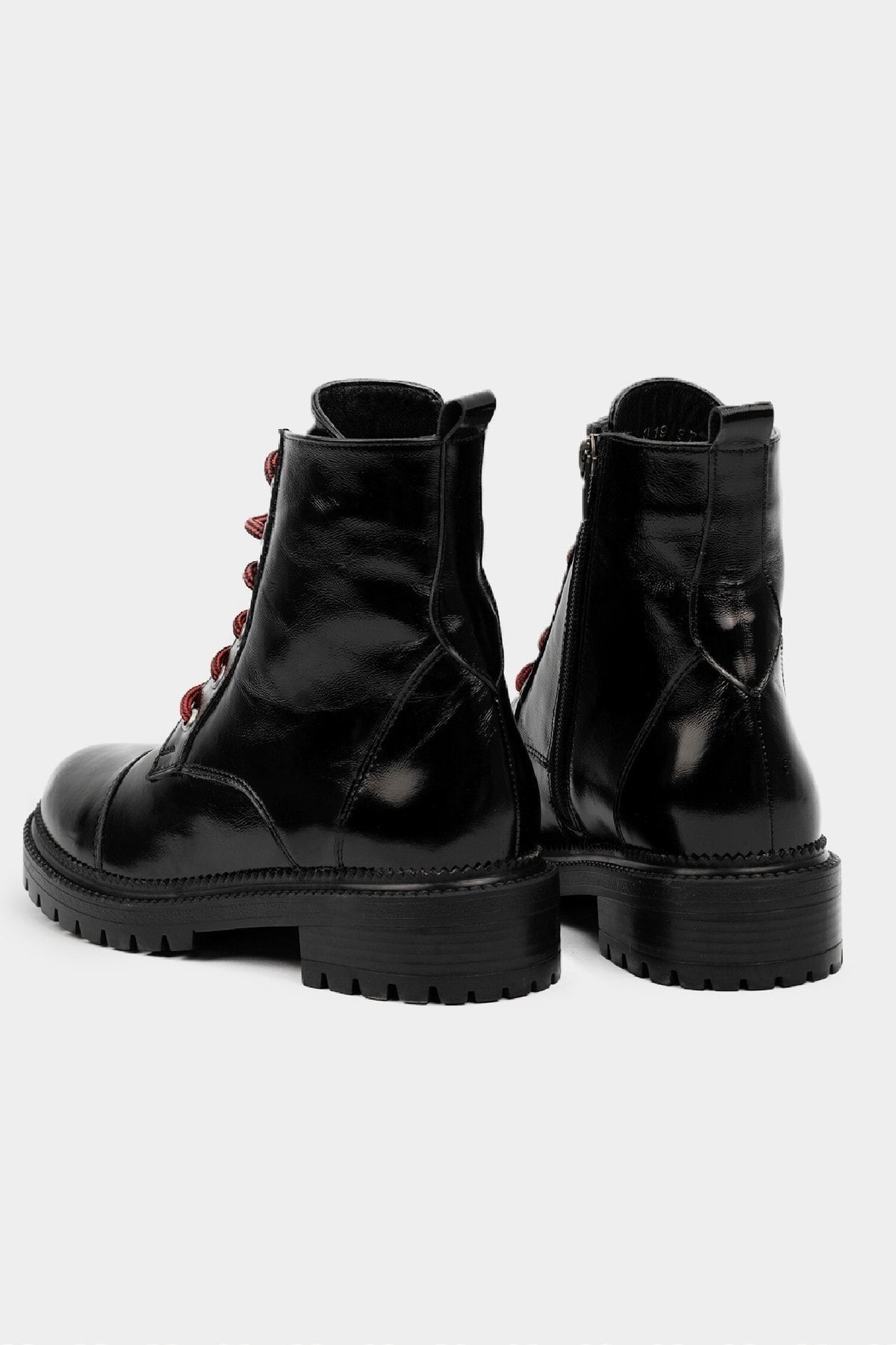 Kadın Siyah Rugan Hakiki Deri 34-41 Numara Bağcıklı Bot & Bootie
