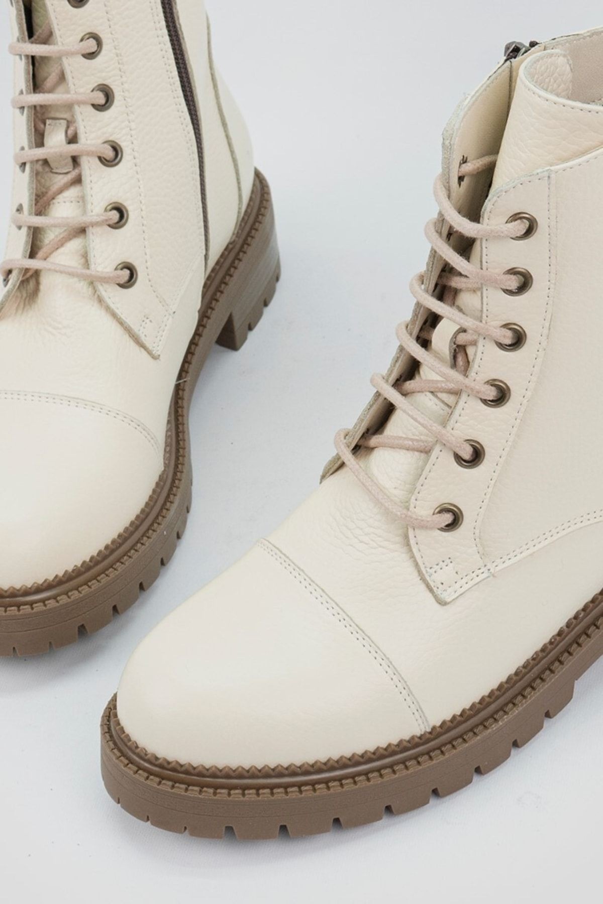 Kadın Bej Hakiki Deri 35-41 Numara Bağcıklı Bot & Bootie