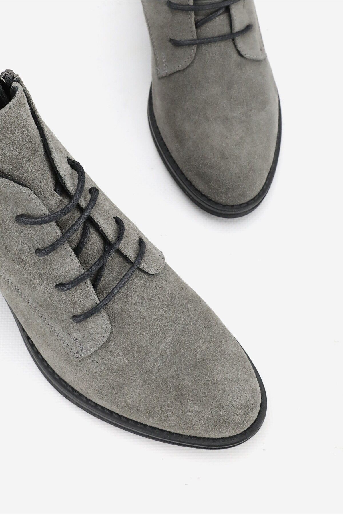 KADIN GRİ SÜET HAKİKİ DERİ 36-41 NUMARA KISA TOPUKLU BAĞCIKLI BOT & BOOTİE