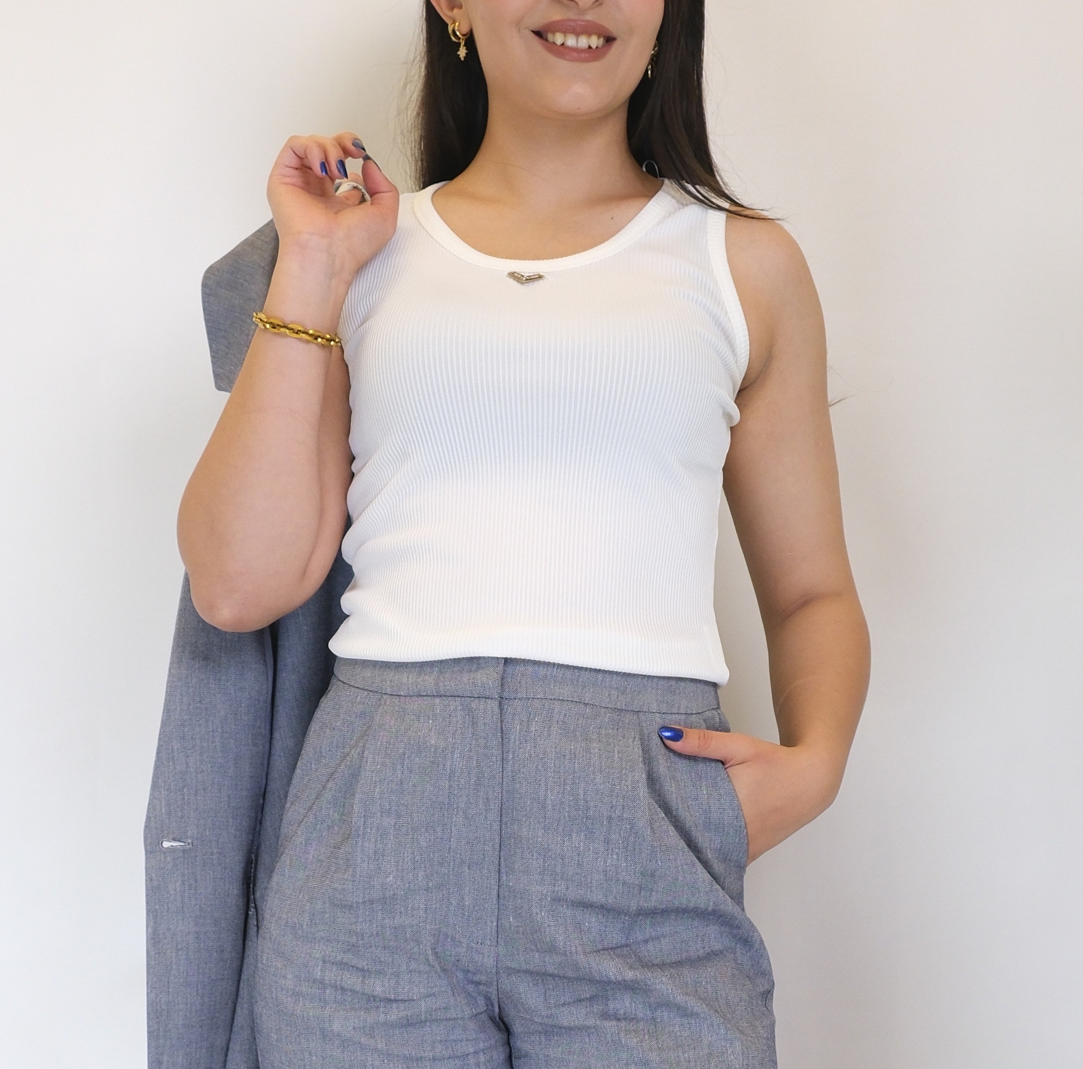 ON FASHION Yakası Aksesuarlı Fitilli Pamuklu Bluz - Beyaz