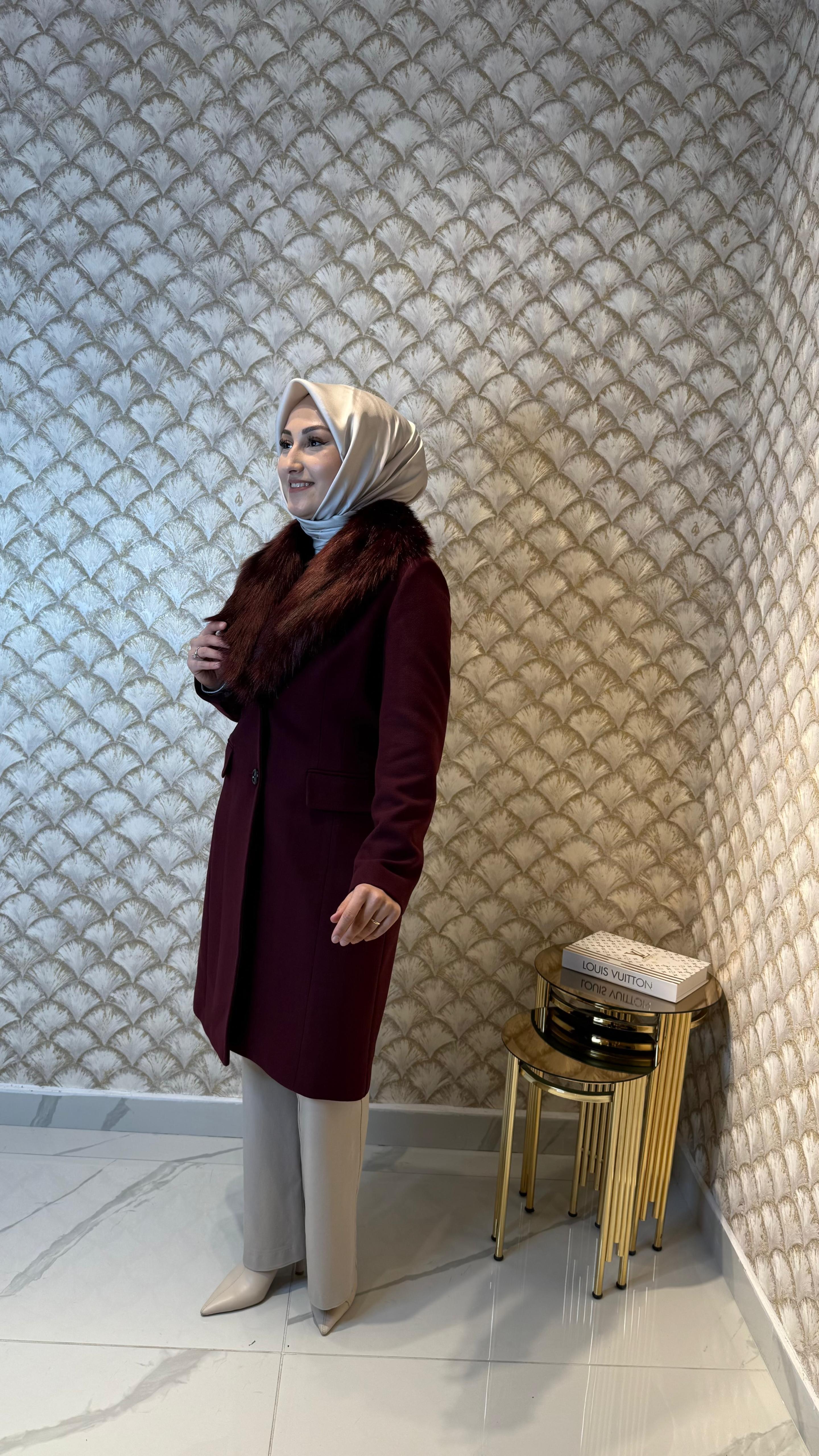 EKOL Yakası Kürklü Kaban