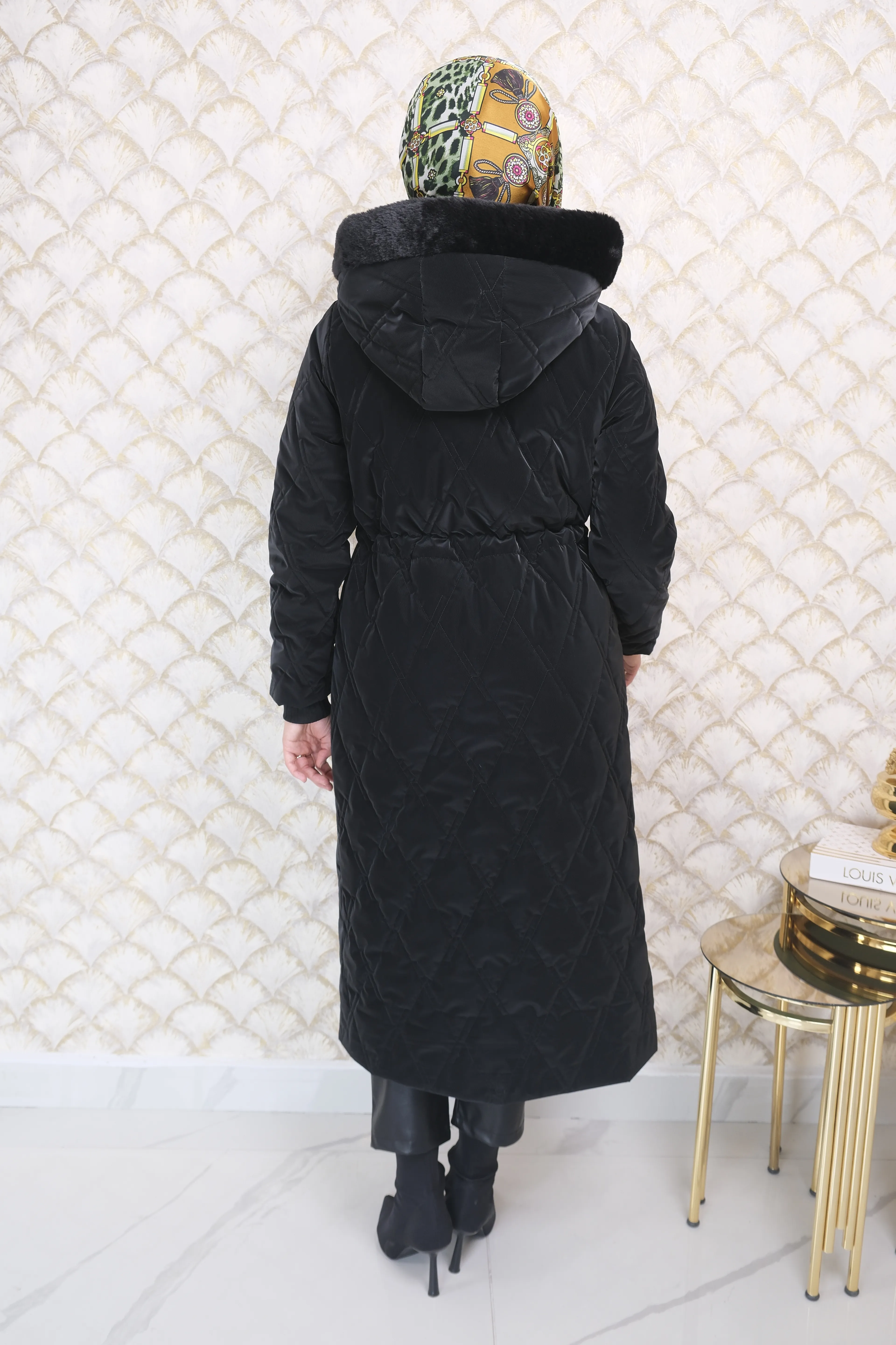 NURGÜN Kapitone Mont