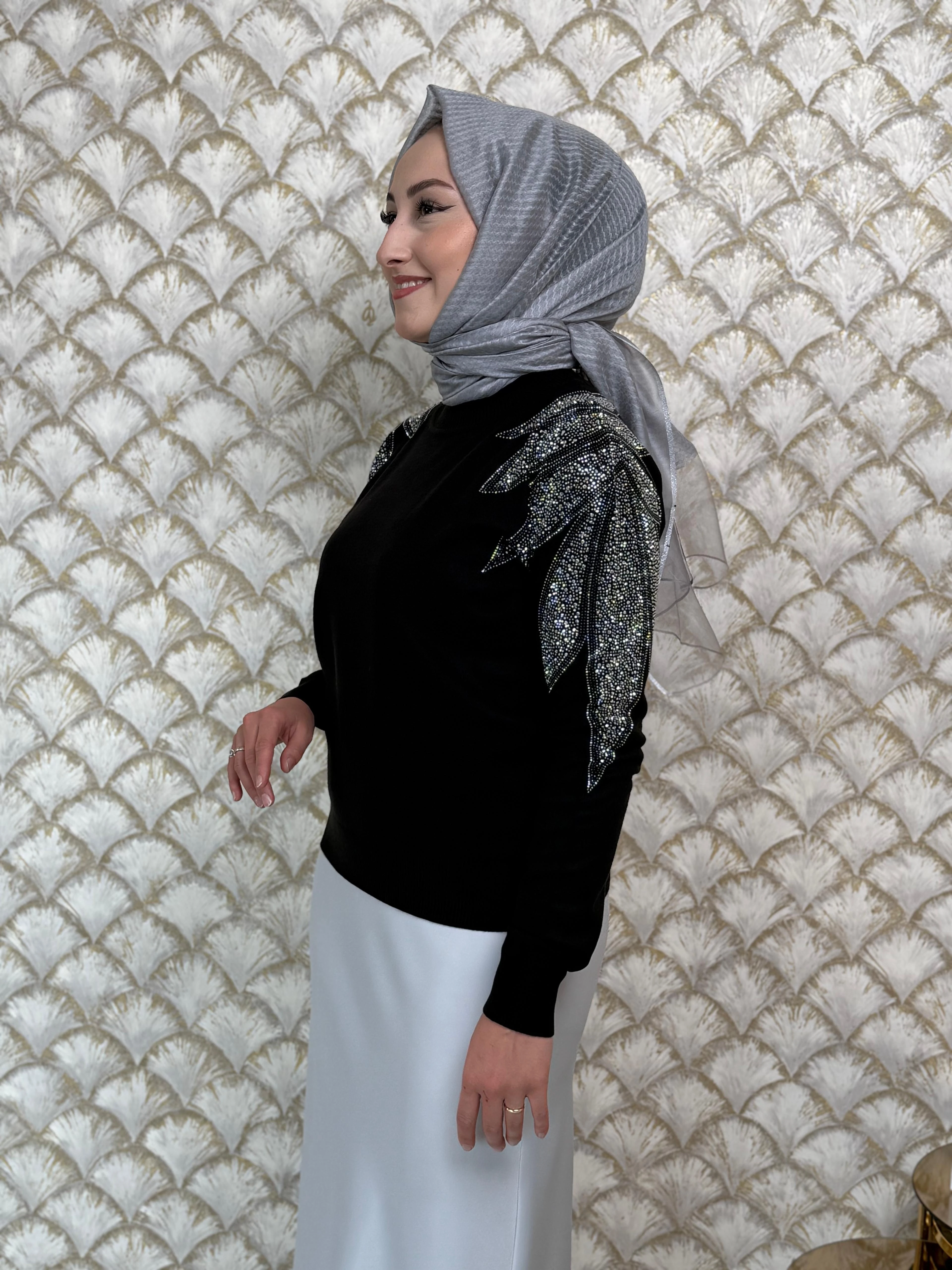 ON FASHION Omuzları Taş İşlemeli Triko Kazak