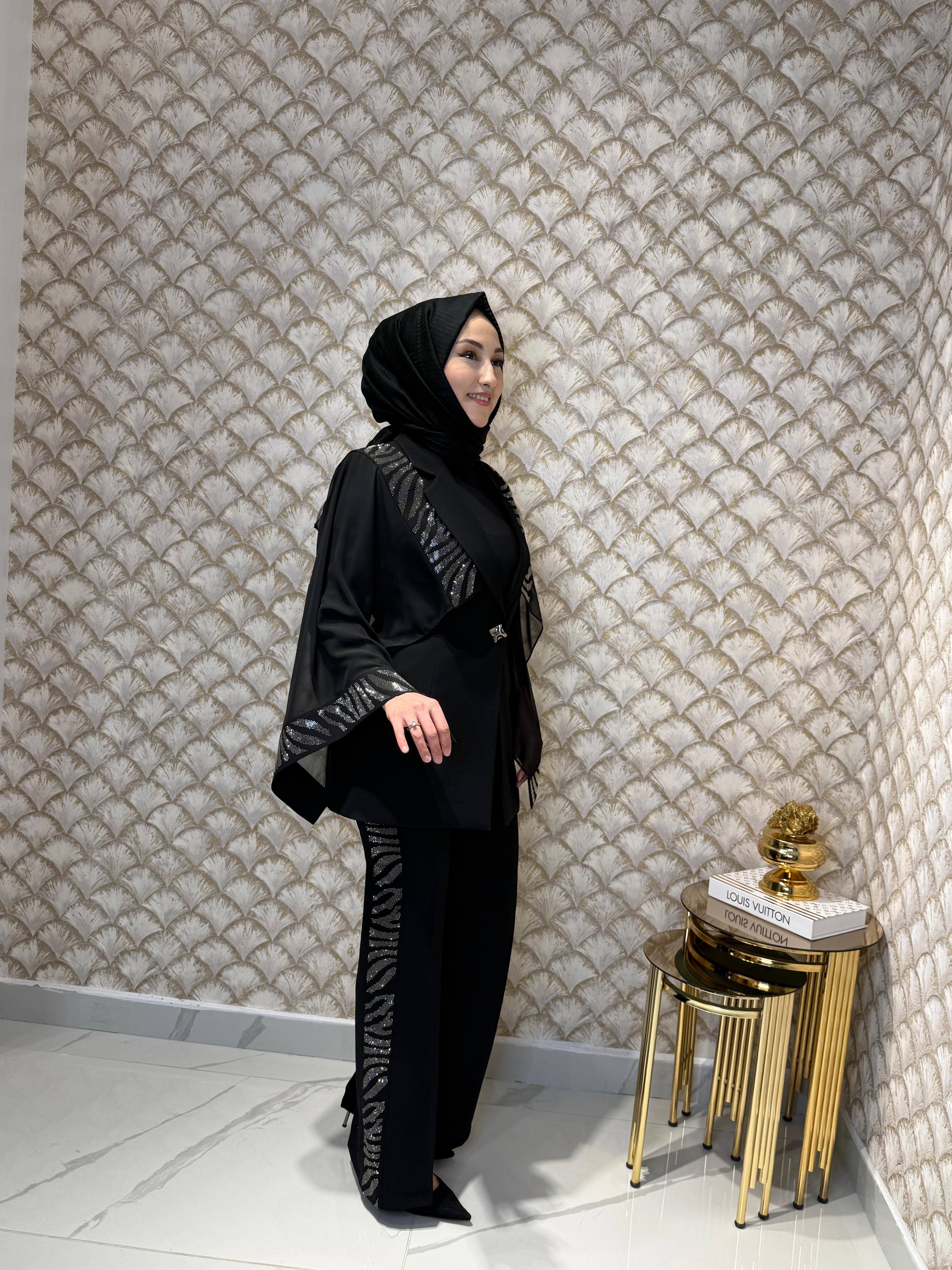 MODAİLGİ Pelerin Detaylı Taş İşlemeli Ceket Takım