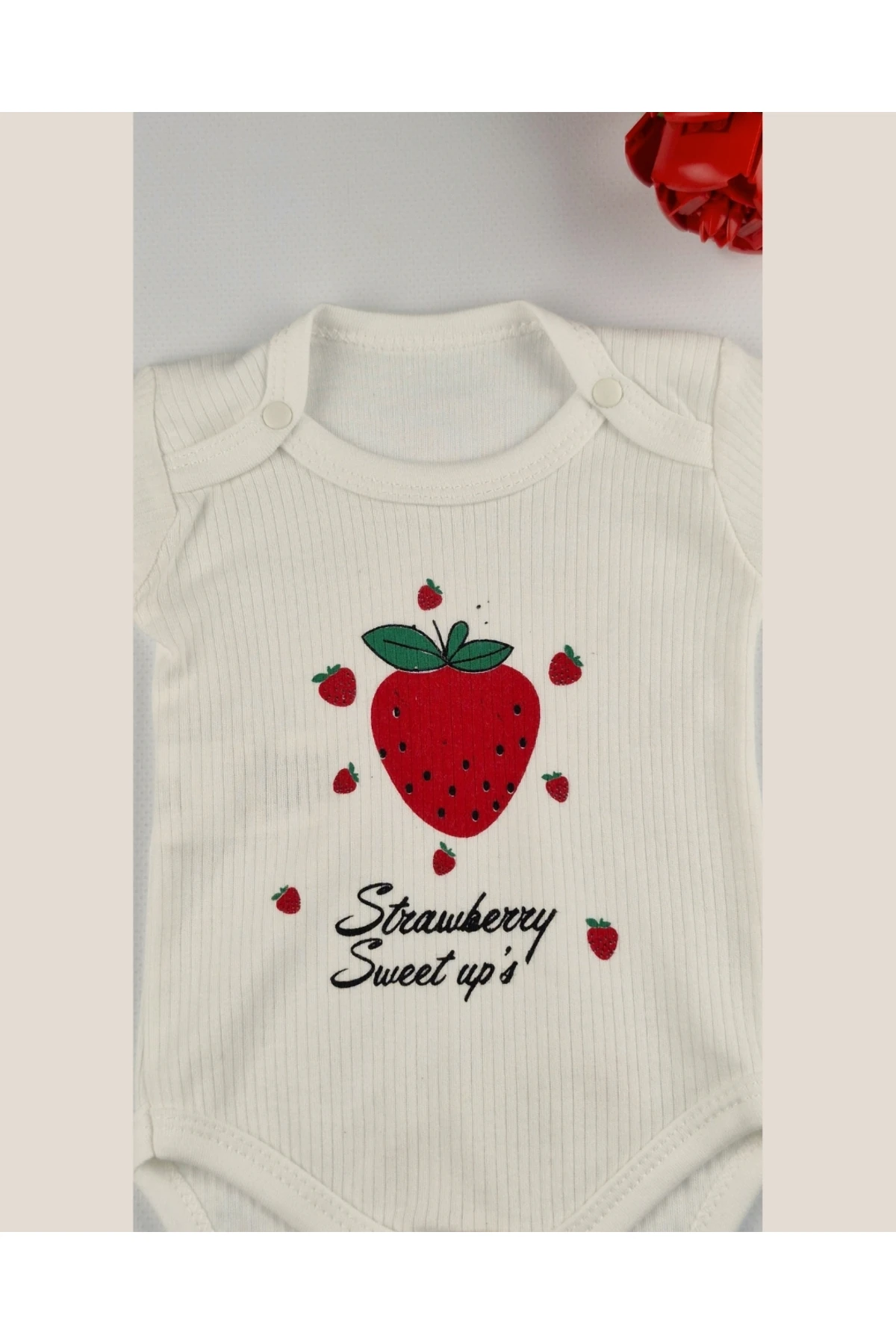 Kız Bebek Çilek Desenli Pamuklu Takım – Uzun Kollu Body ve Alt 0-9 Ay