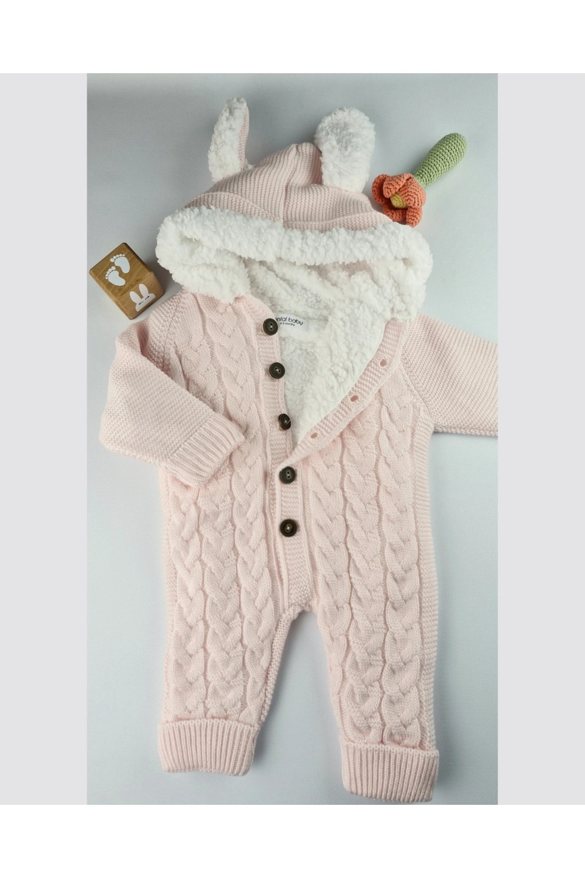 Kız Bebek Şeker Pembe Triko Tulum – Peluş Astarlı Kapüşonlu Kışlık (6-24 Ay)