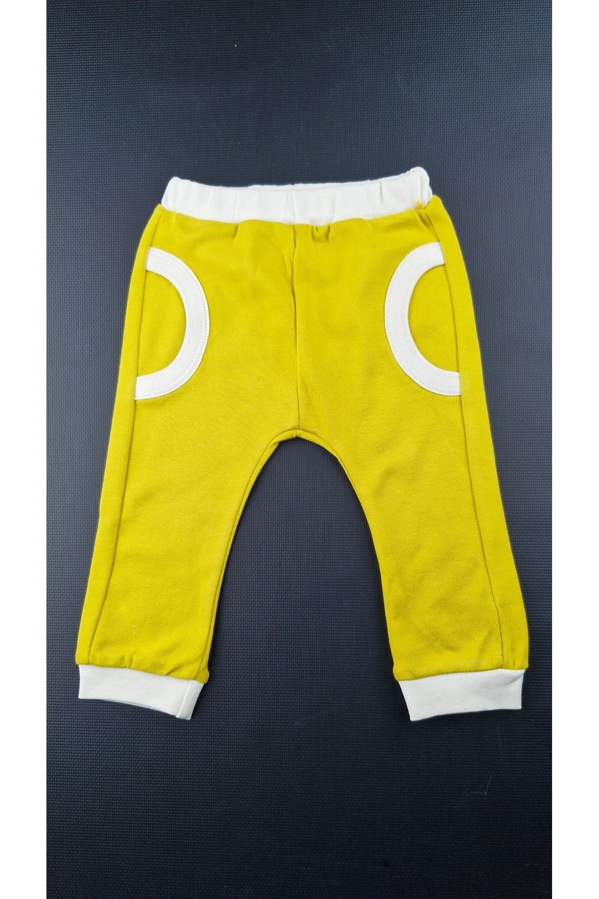 Eğlenceli Karakter Baskılı Sarı Bebek Organik Pijama Takımı