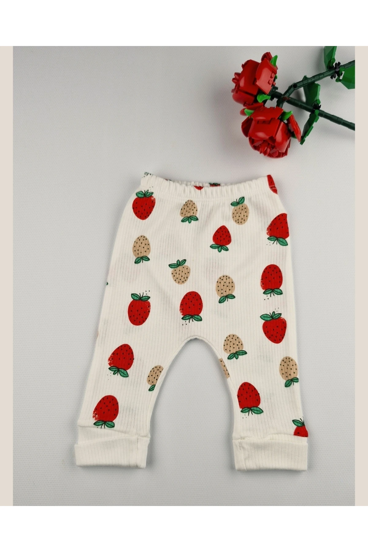 Kız Bebek Çilek Desenli Pamuklu Takım – Uzun Kollu Body ve Alt 0-9 Ay
