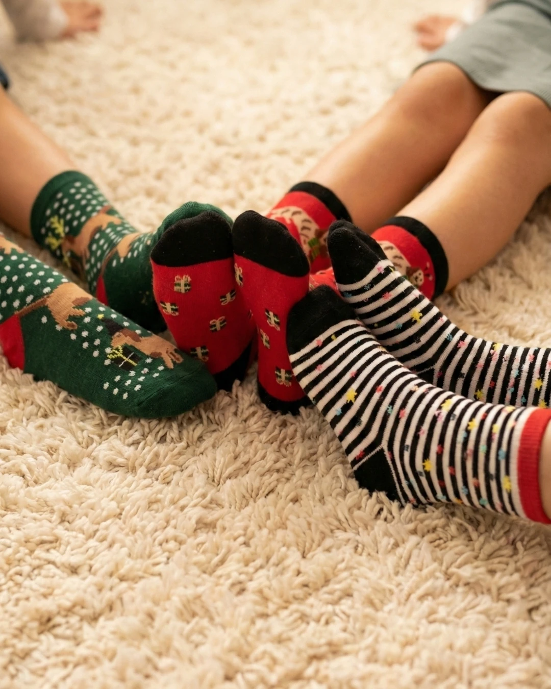 Asliva 3'lü Paket Yılbaşı Temalı Çocuk Çorap Seti - Renkli ve Eğlenceli Kışlık (Numara: 25-30)
