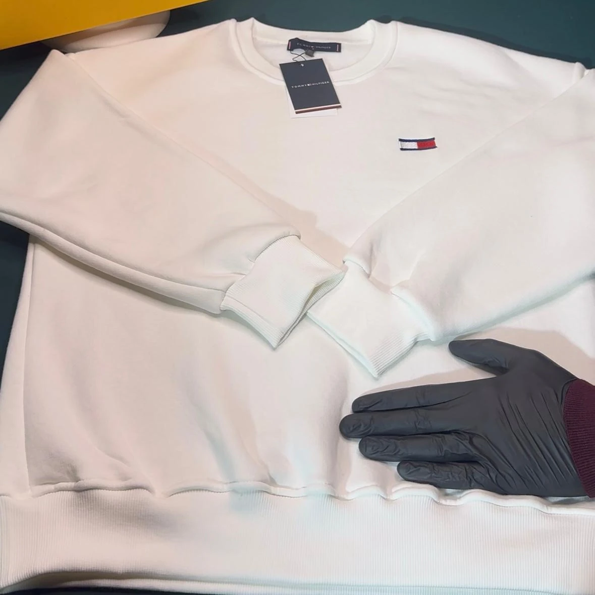 TOMMY ÜÇ İPLİK ŞARDONLU BİSİKLET YAKA SWEATSHİRT - BEYAZ