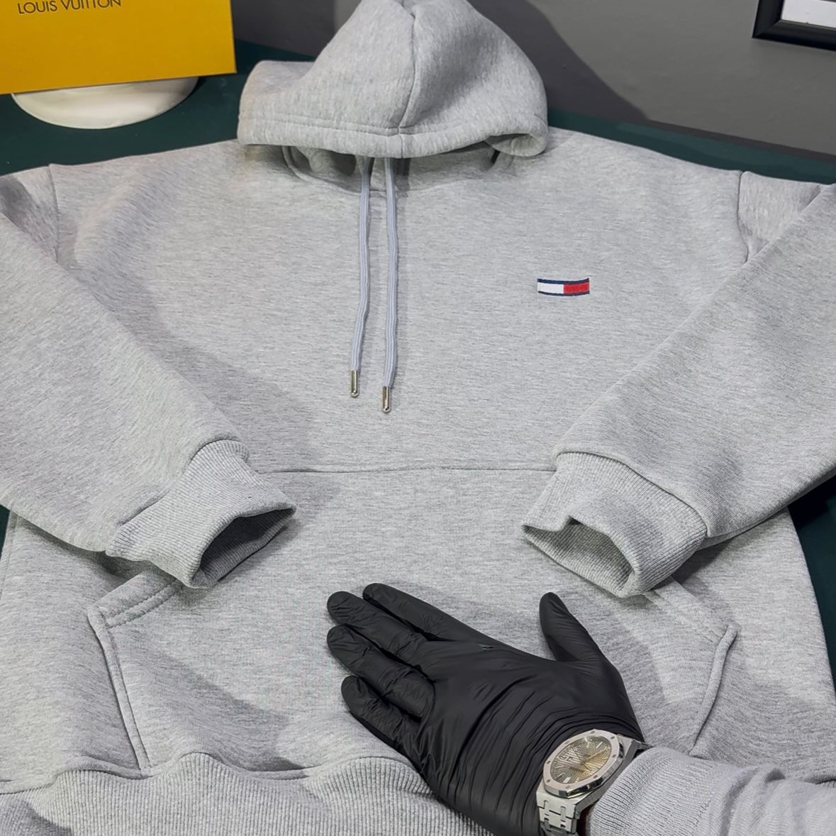 TOMMY ÜÇ İPLİK ŞARDONLU KAPÜŞONLU SWEATSHİRT - GRİ