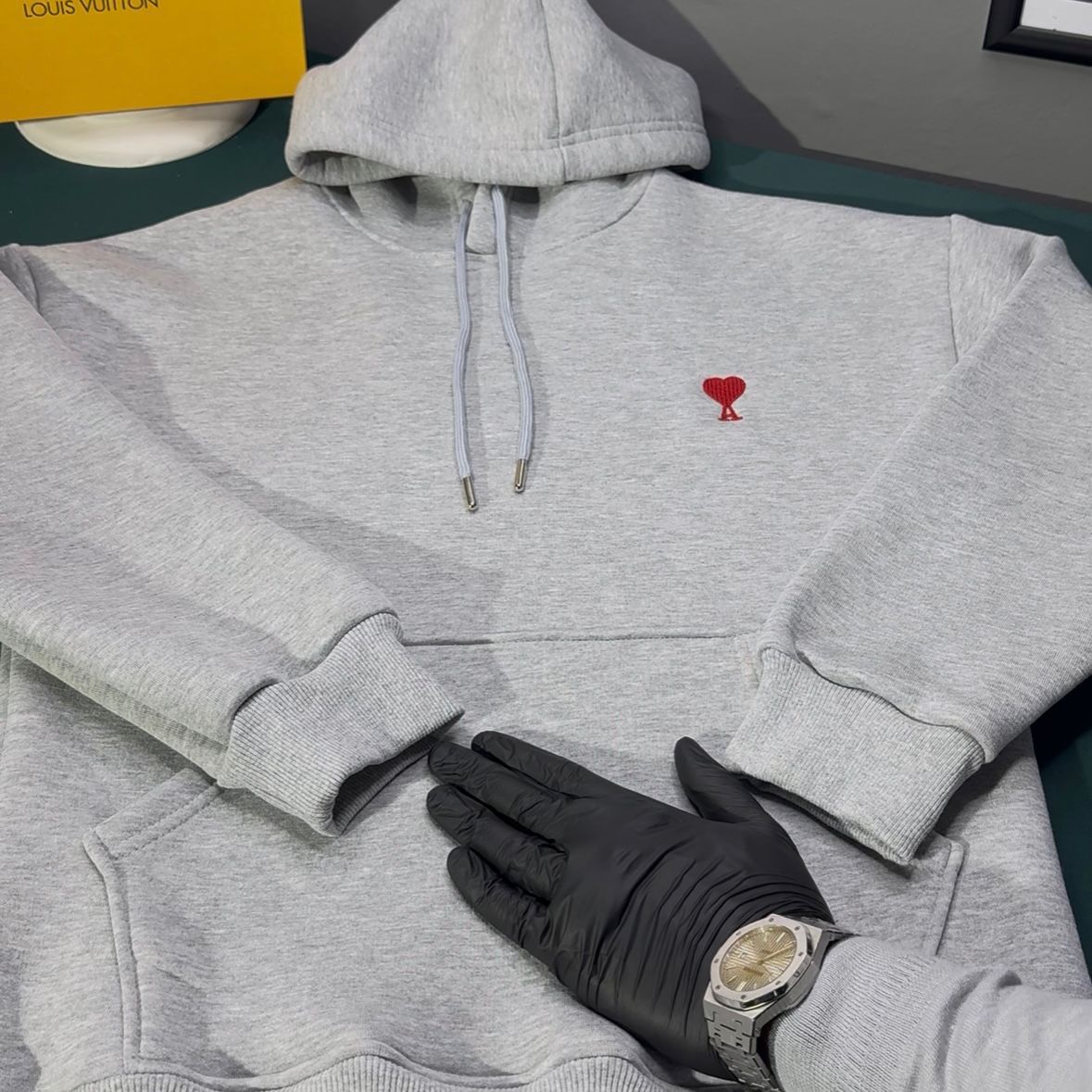 AMİ ÜÇ İPLİK ŞARDONLU KAPÜŞONLU SWEATSHİRT - GRİ