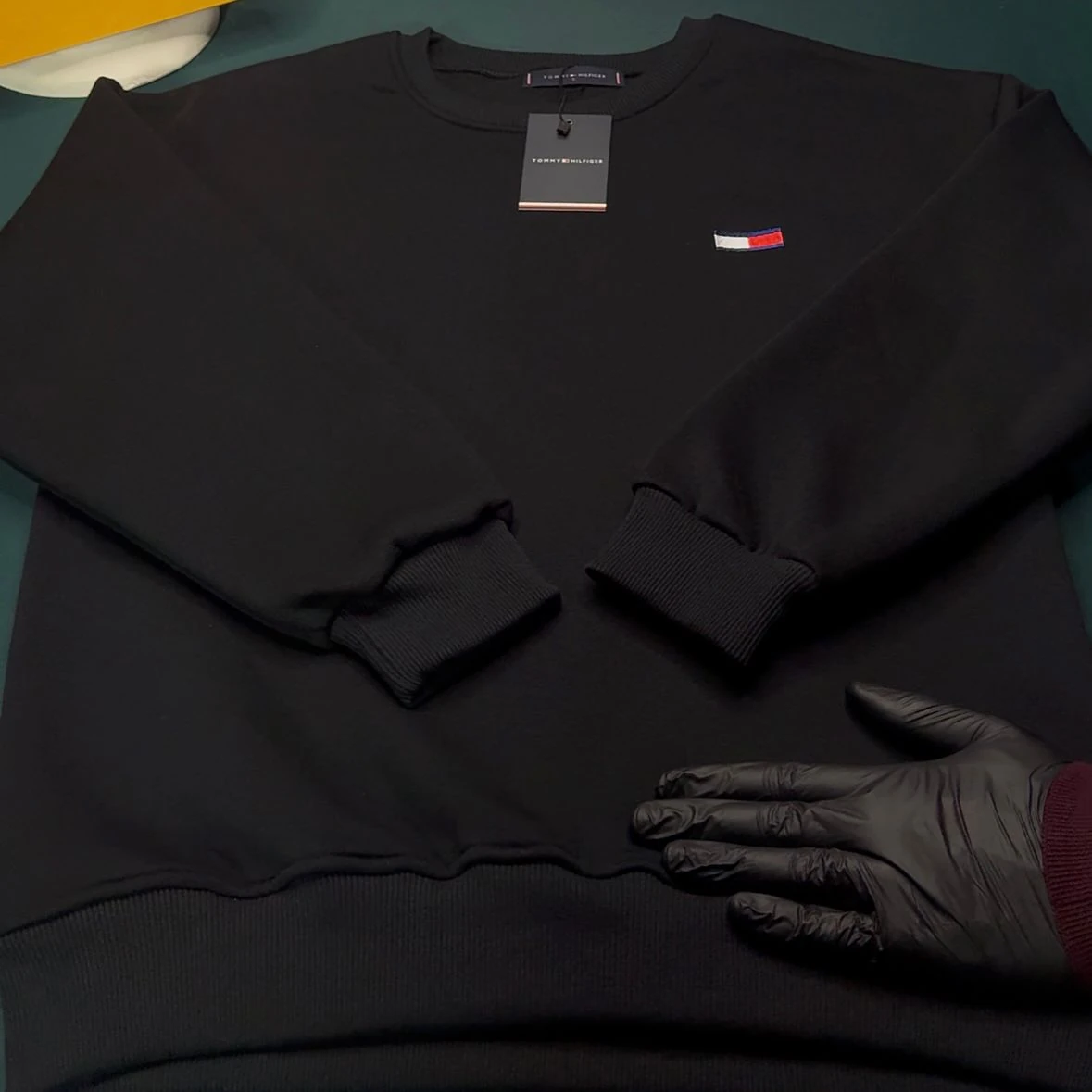 TOMMY ÜÇ İPLİK ŞARDONLU BİSİKLET YAKA SWEATSHİRT - SİYAH