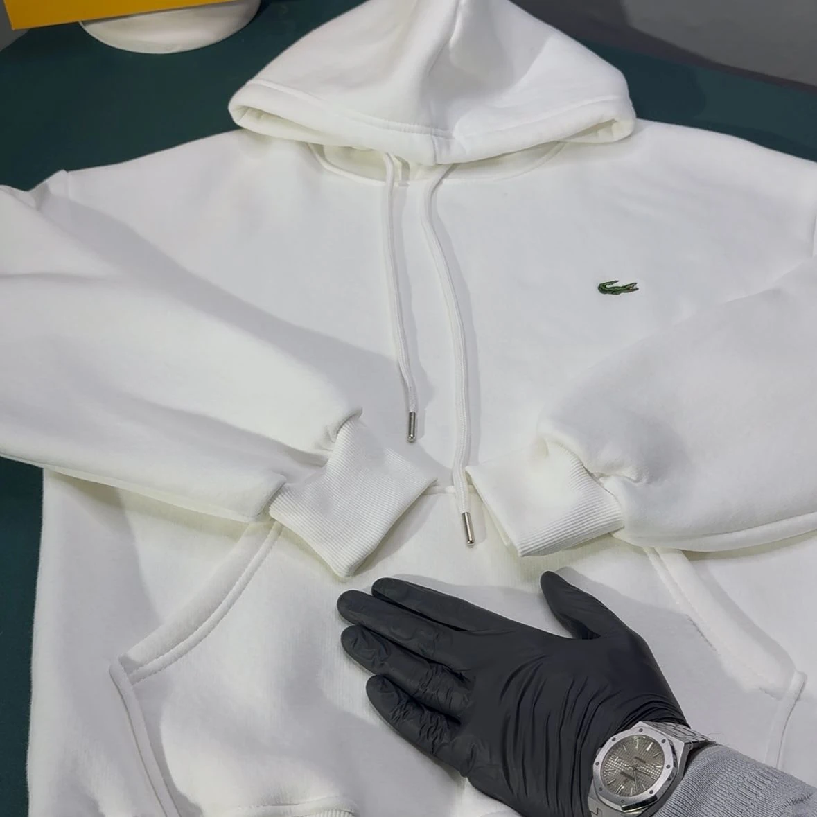 LACOSTE ÜÇ İPLİK ŞARDONLU KAPÜŞONLU SWEATSHİRT - BEYAZ