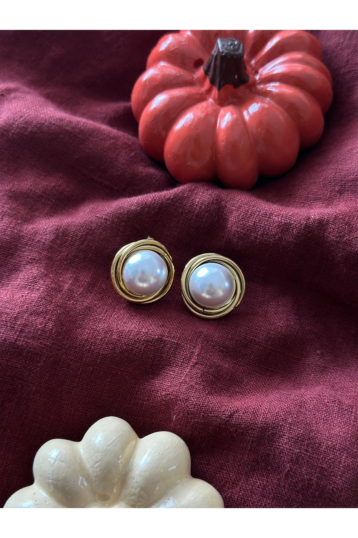 Eterné Round Pearl Earrings