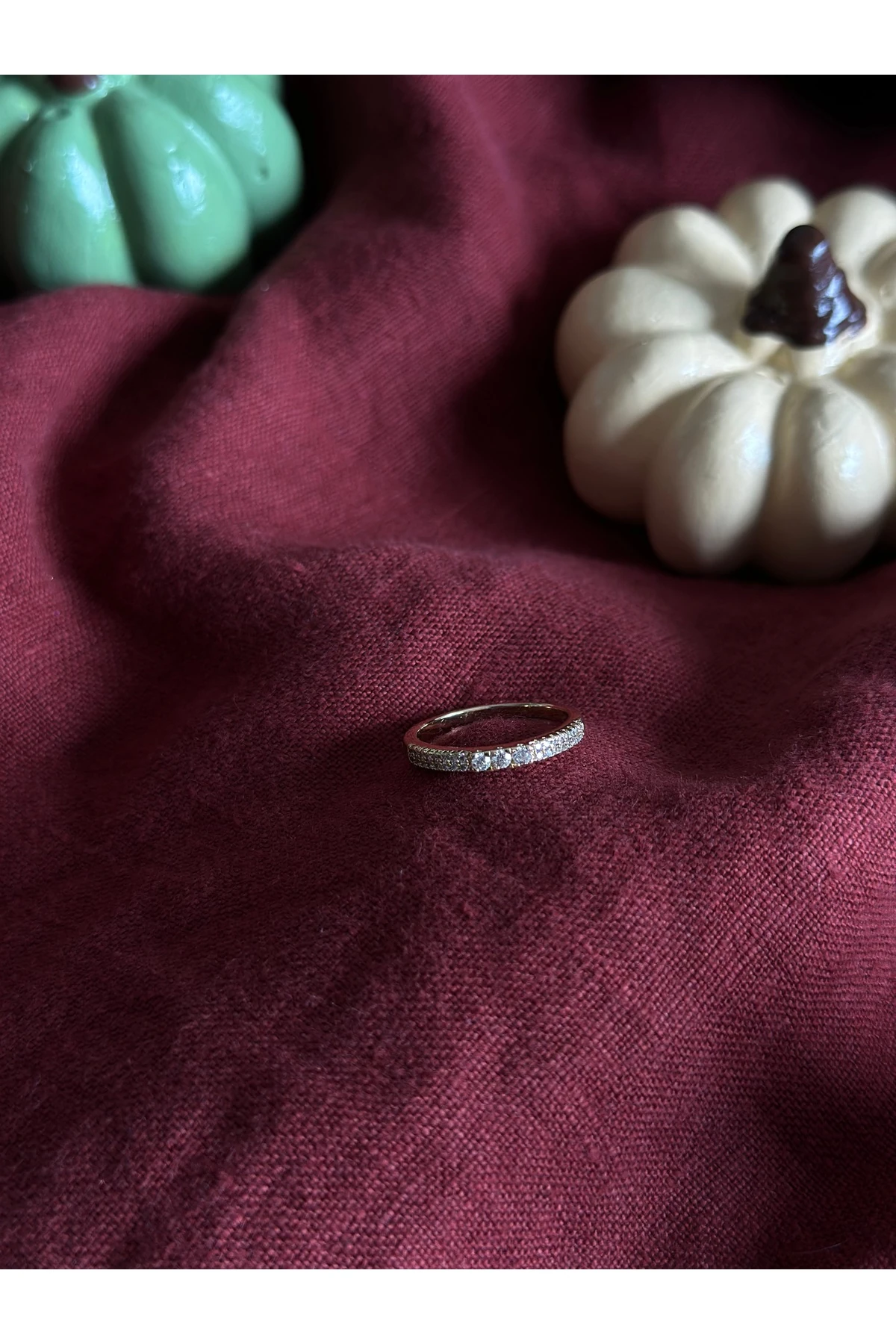 İnce Taşlı Zarif Yüzük