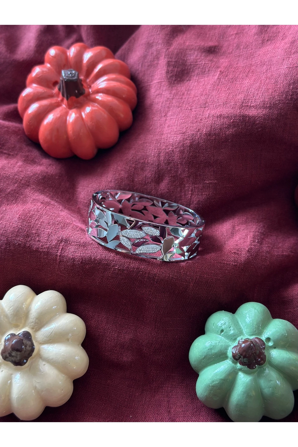 Yaprak Motifli Geniş Bileklik