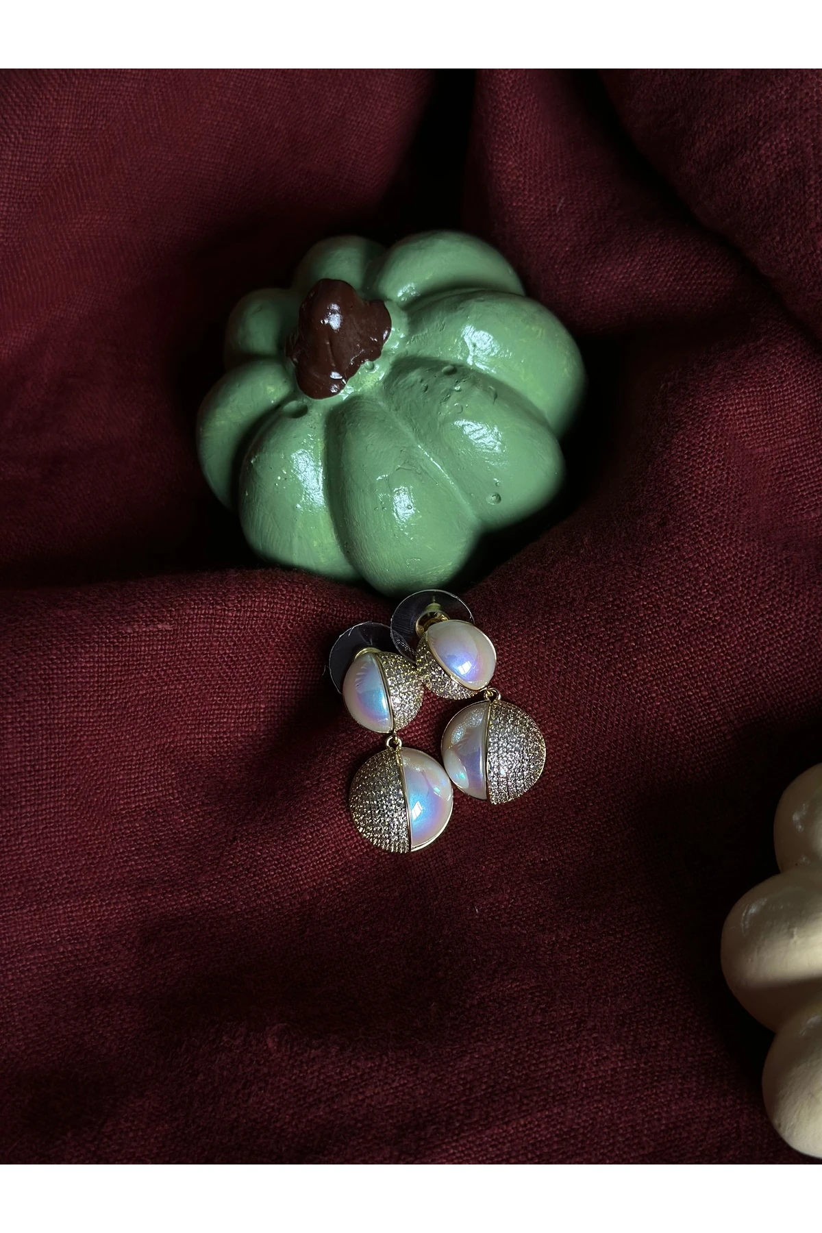 Yarım İnci Taş Detaylı Küpe