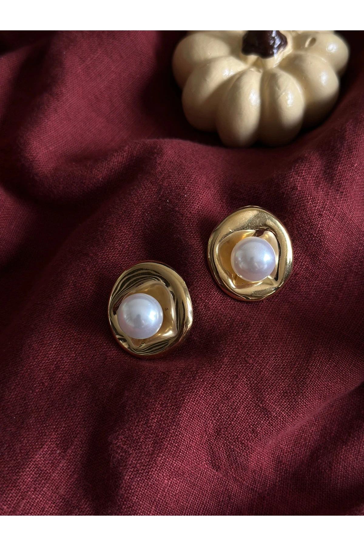 İnci Detaylı Gold Küpe