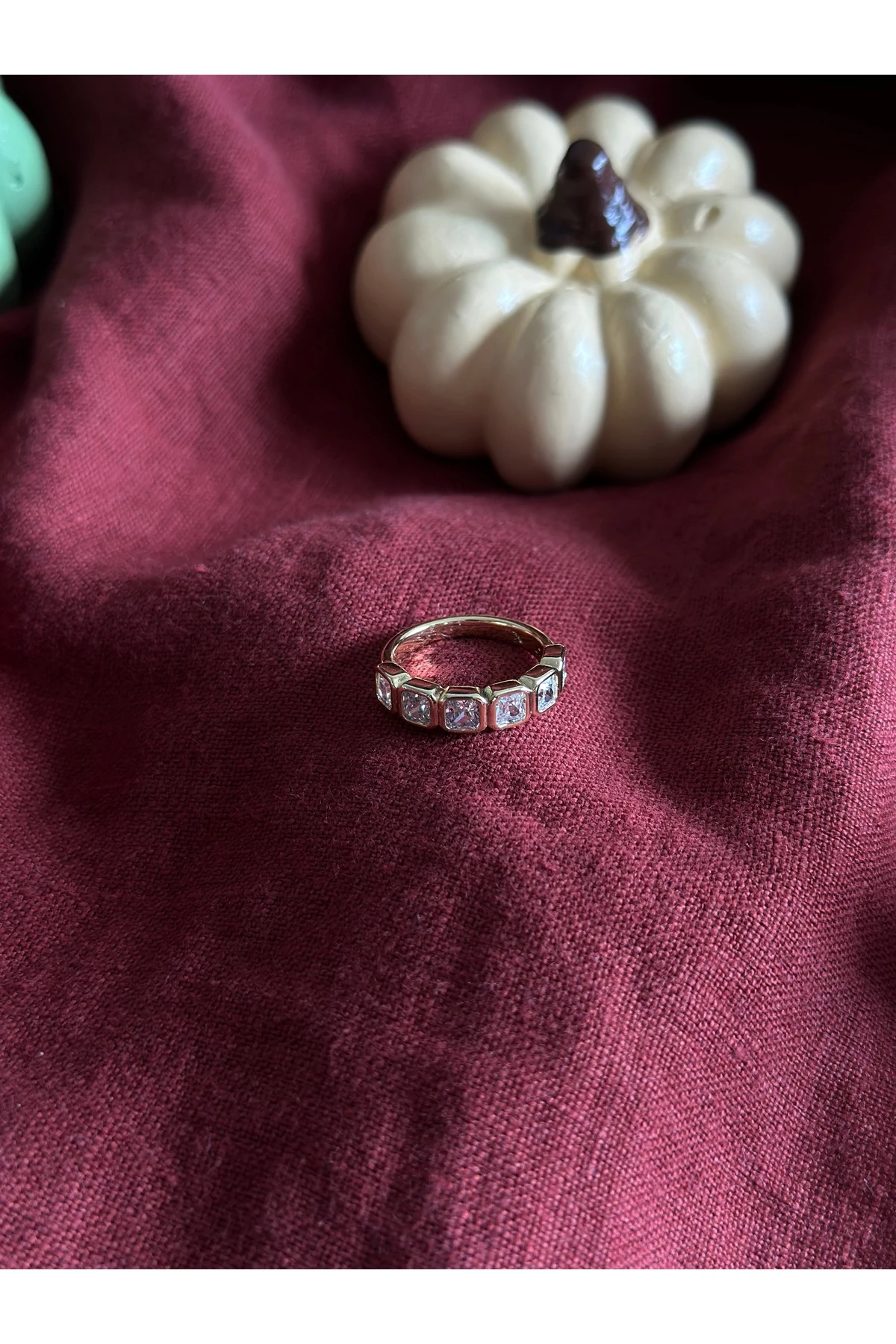 Kare Taşlı Gold Yüzük