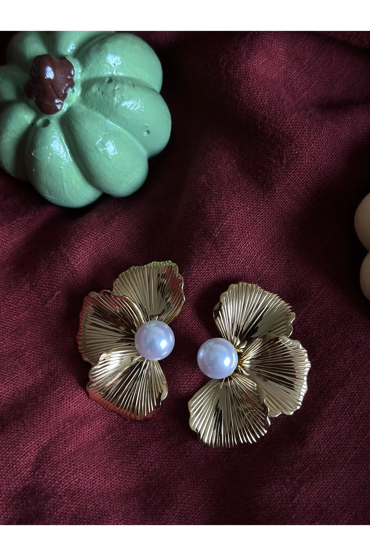 Büyük Papatya İnci Küpe