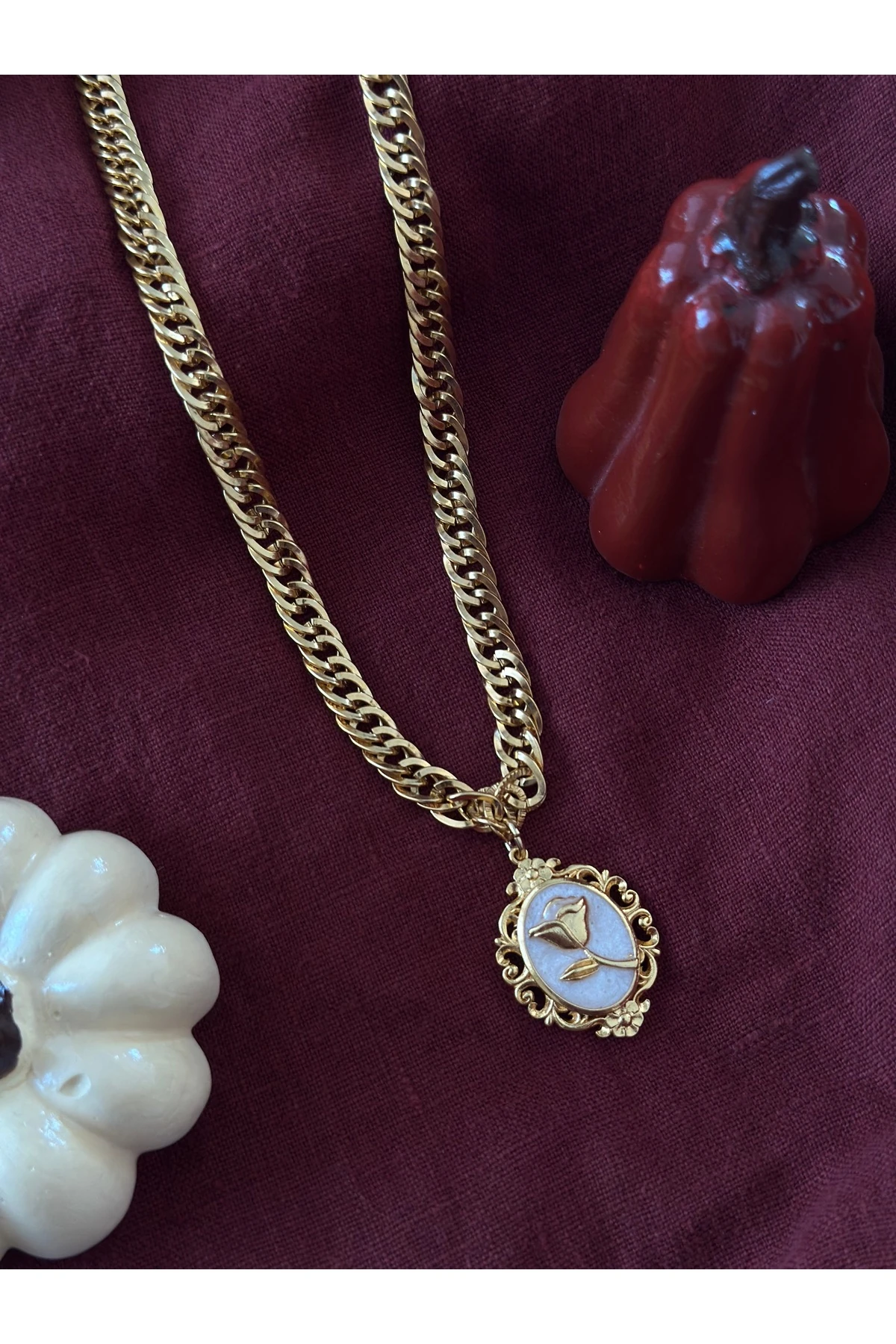 Klasik Zincir Çerçeve Kolye