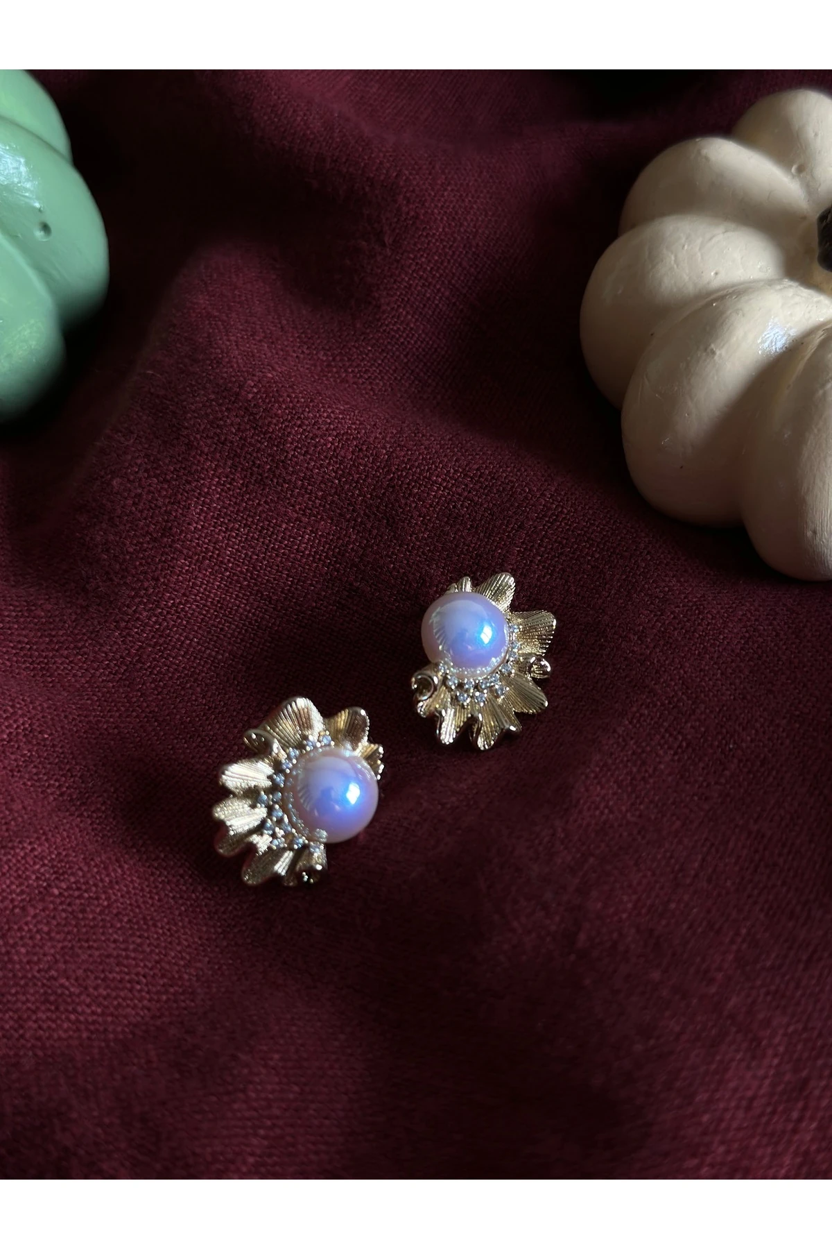 Çiçek Formlu İnci Küpe