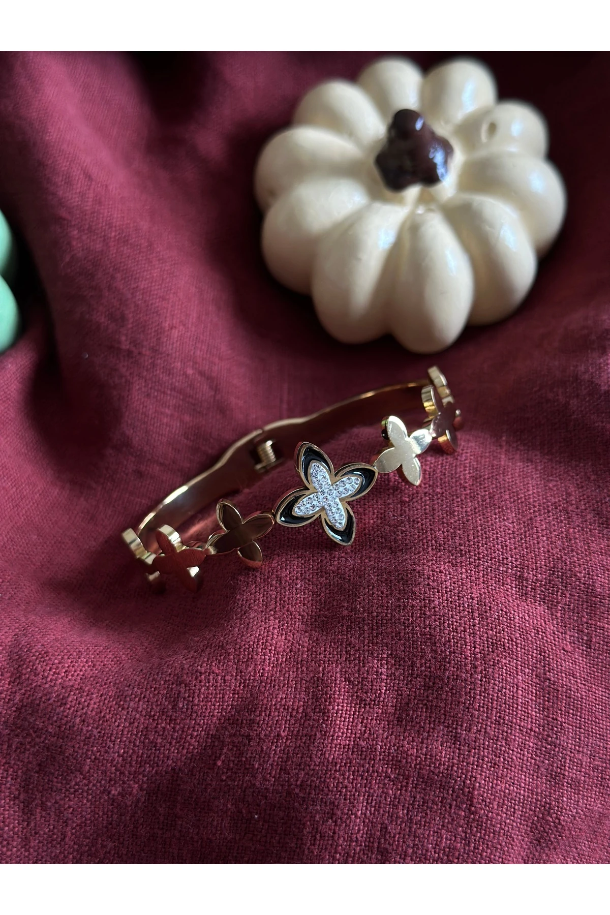 Çiçek Formlu Gold Bileklik