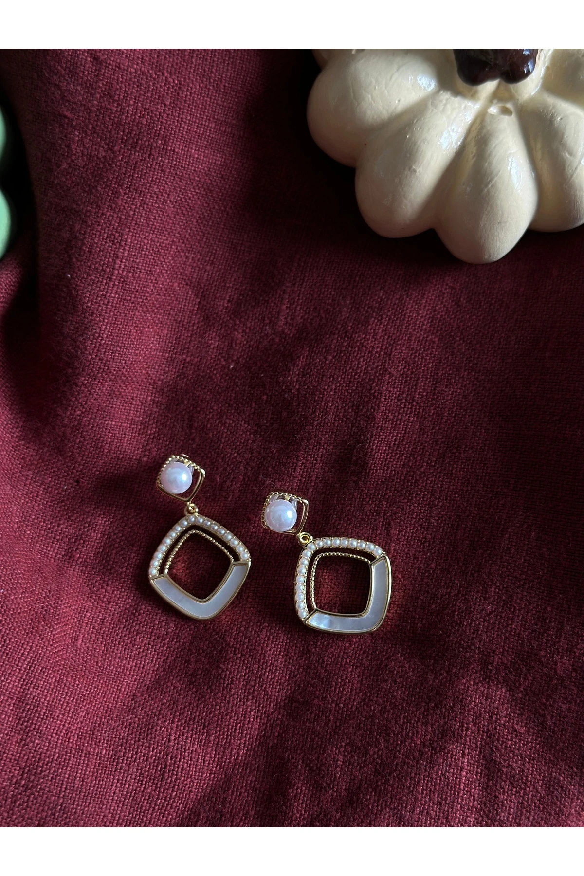 Kare Formlu İnci Küpe